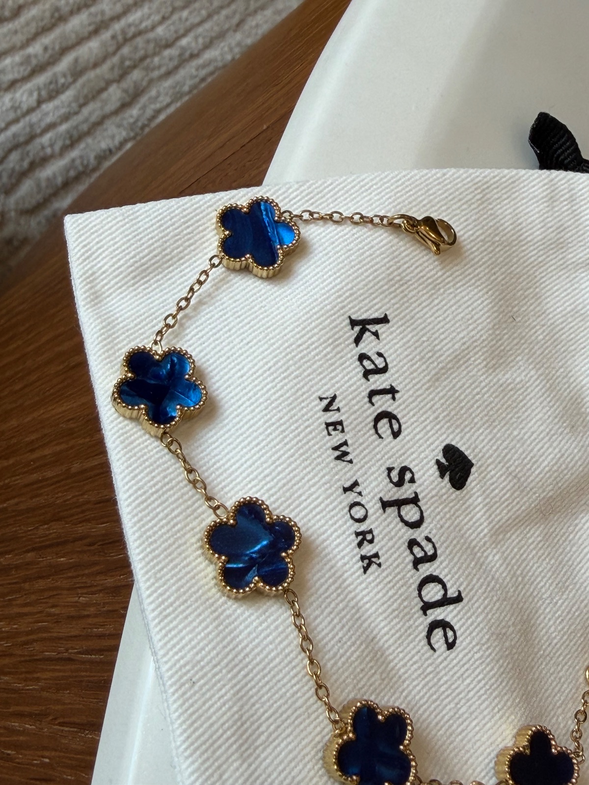 Kate Spade bracelet trèfle bleu marine