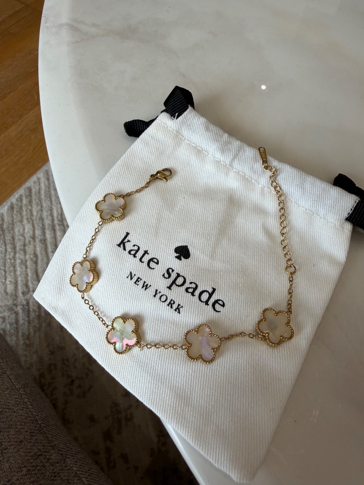 Kate Spade bracelet fleurs nacre or