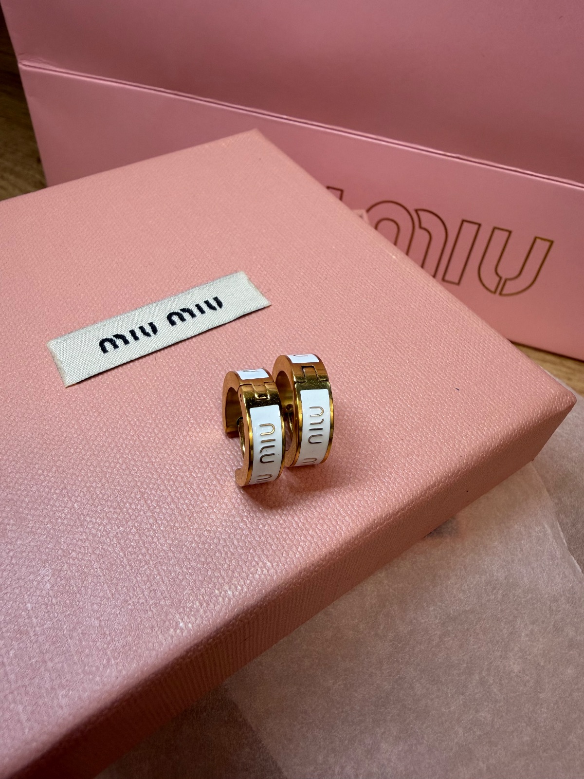 Boucles d'oreilles Miu Miu dorées email 2
