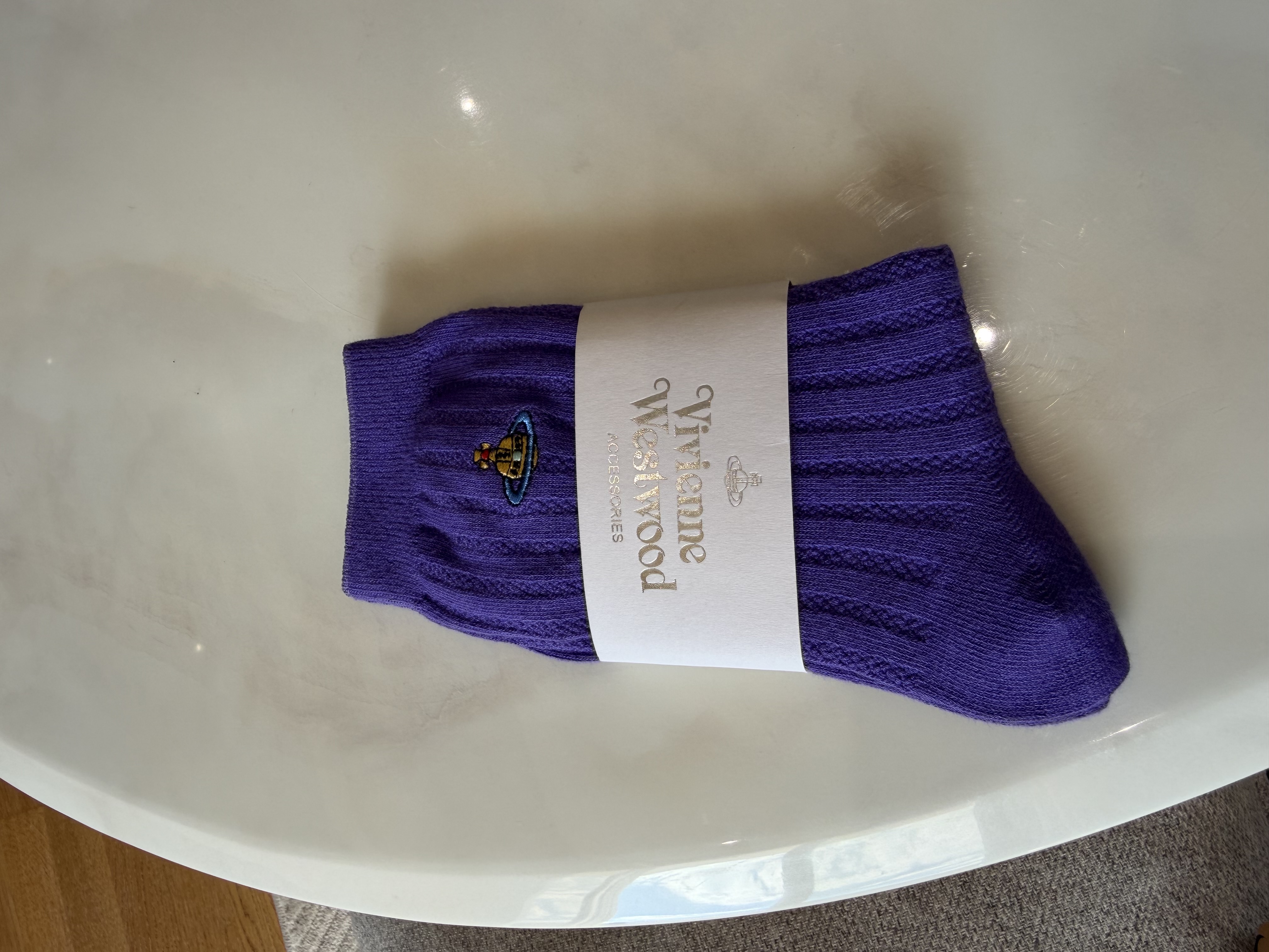 Chaussettes neuves violettes 2