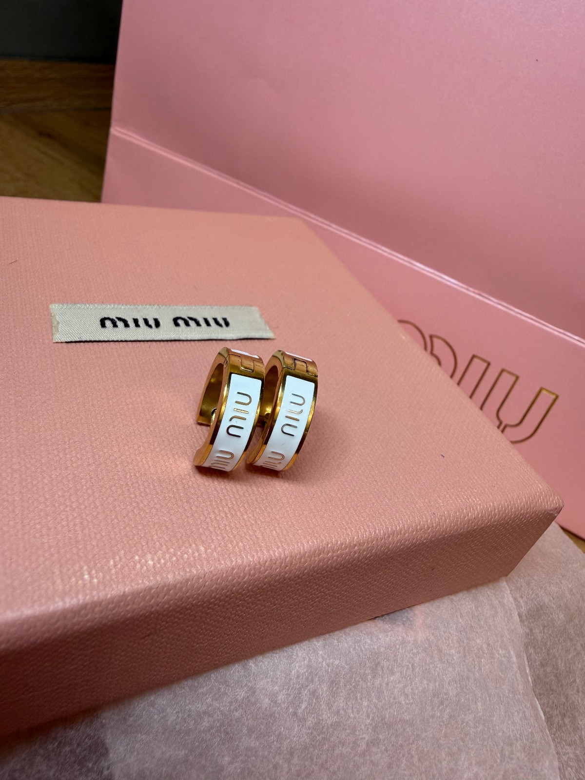 Boucles d'oreilles Miu Miu dorées email 4