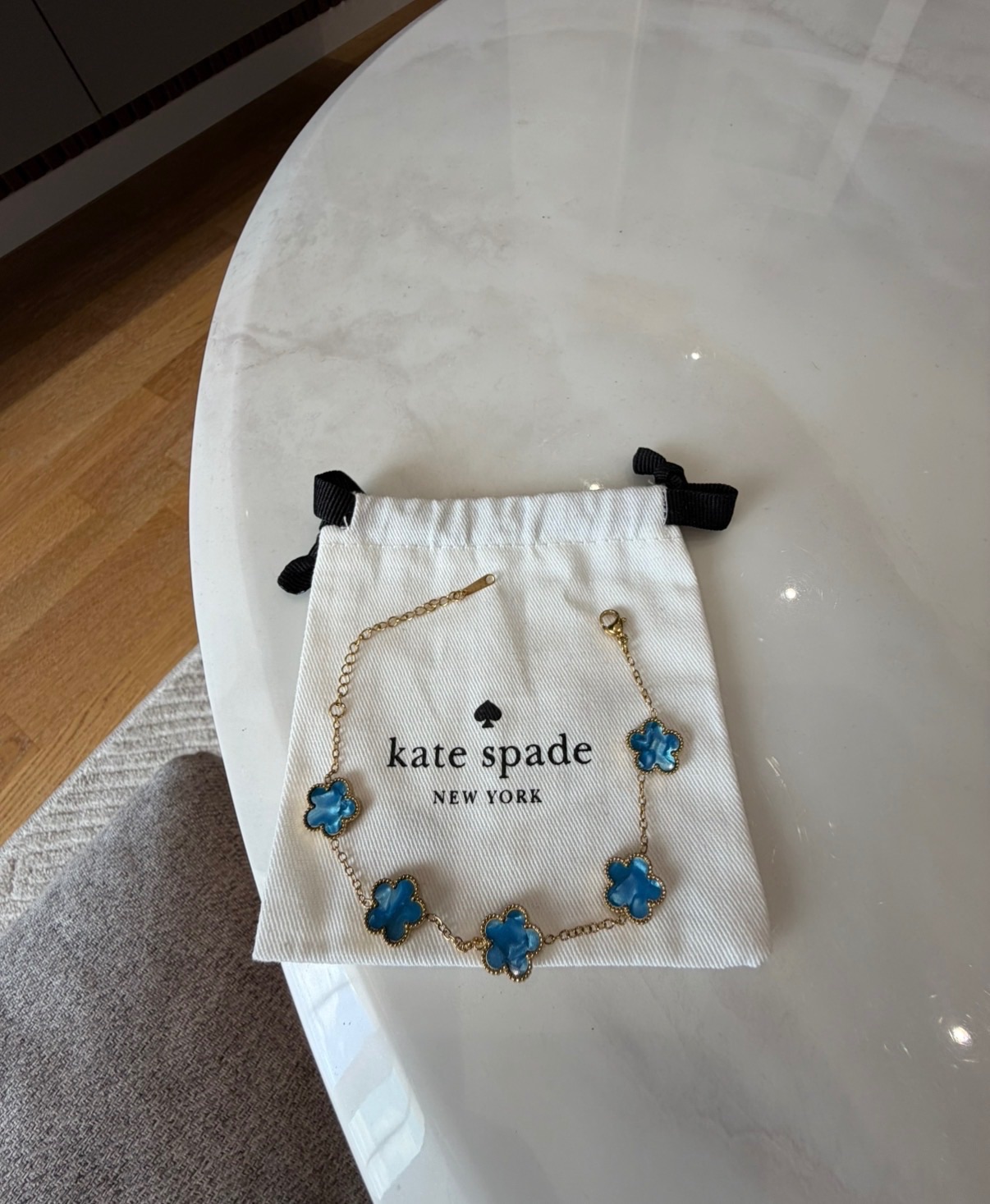 Kate Spade bracelet chaîne fleurs bleues