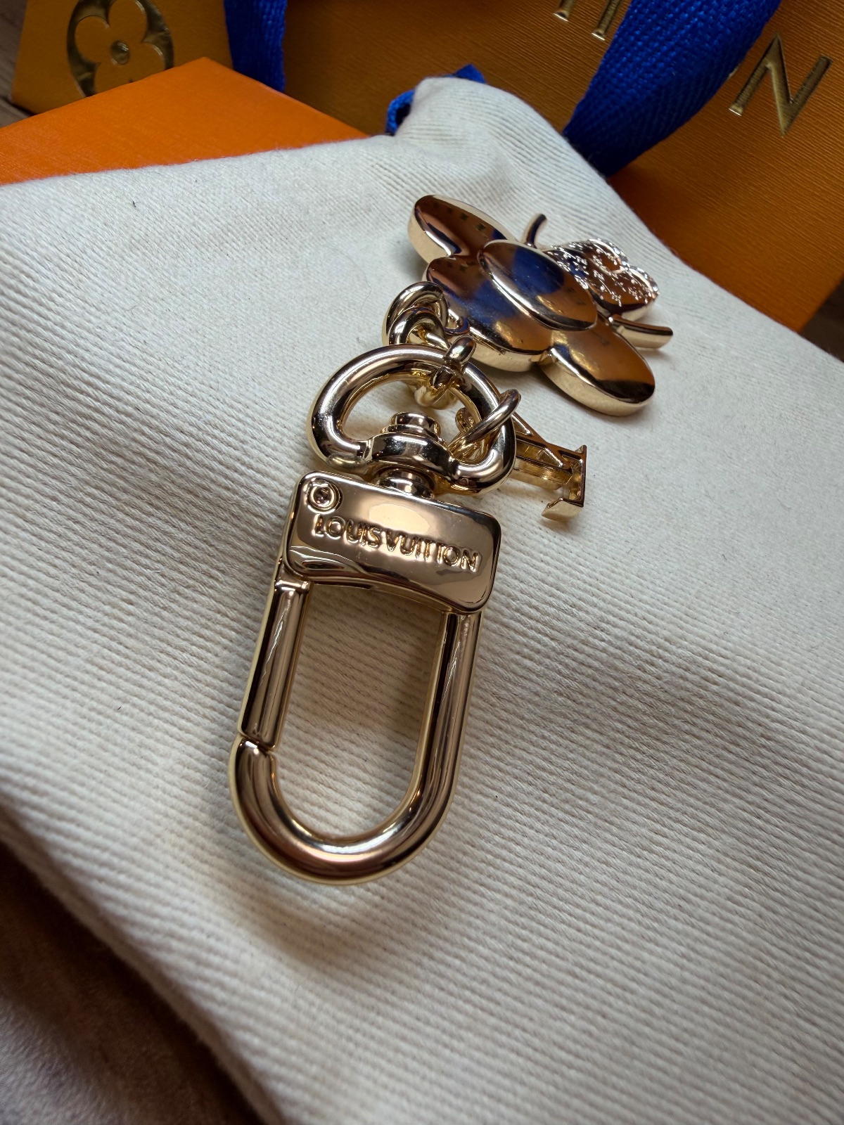 Porte-clés Louis Vuitton fleur bleue 2
