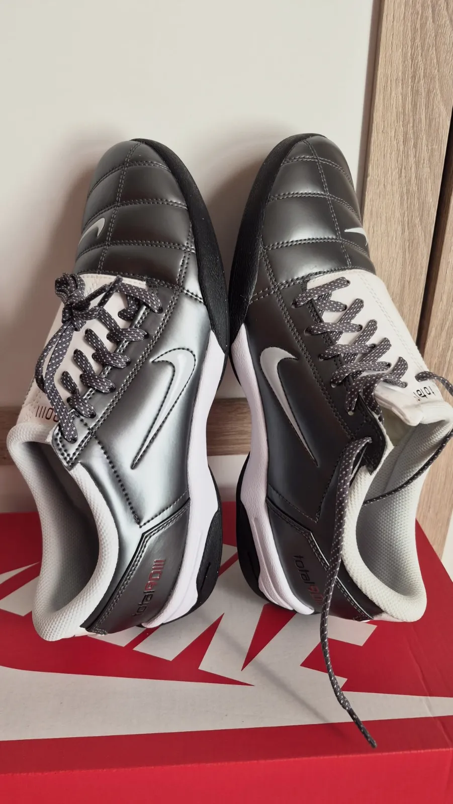 Nike Total90 III – Chaussures de futsal neuves – T42.5 – Nike – taille EU 42 5