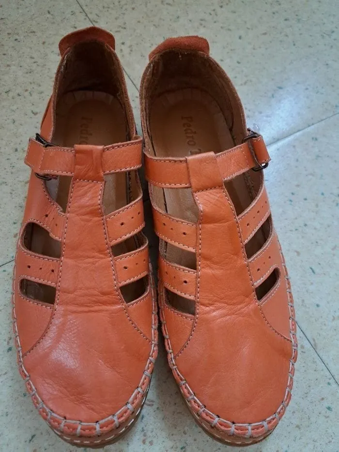 Sandales d'été en cuir neuf  – Pedro Torres – taille EU 37 4