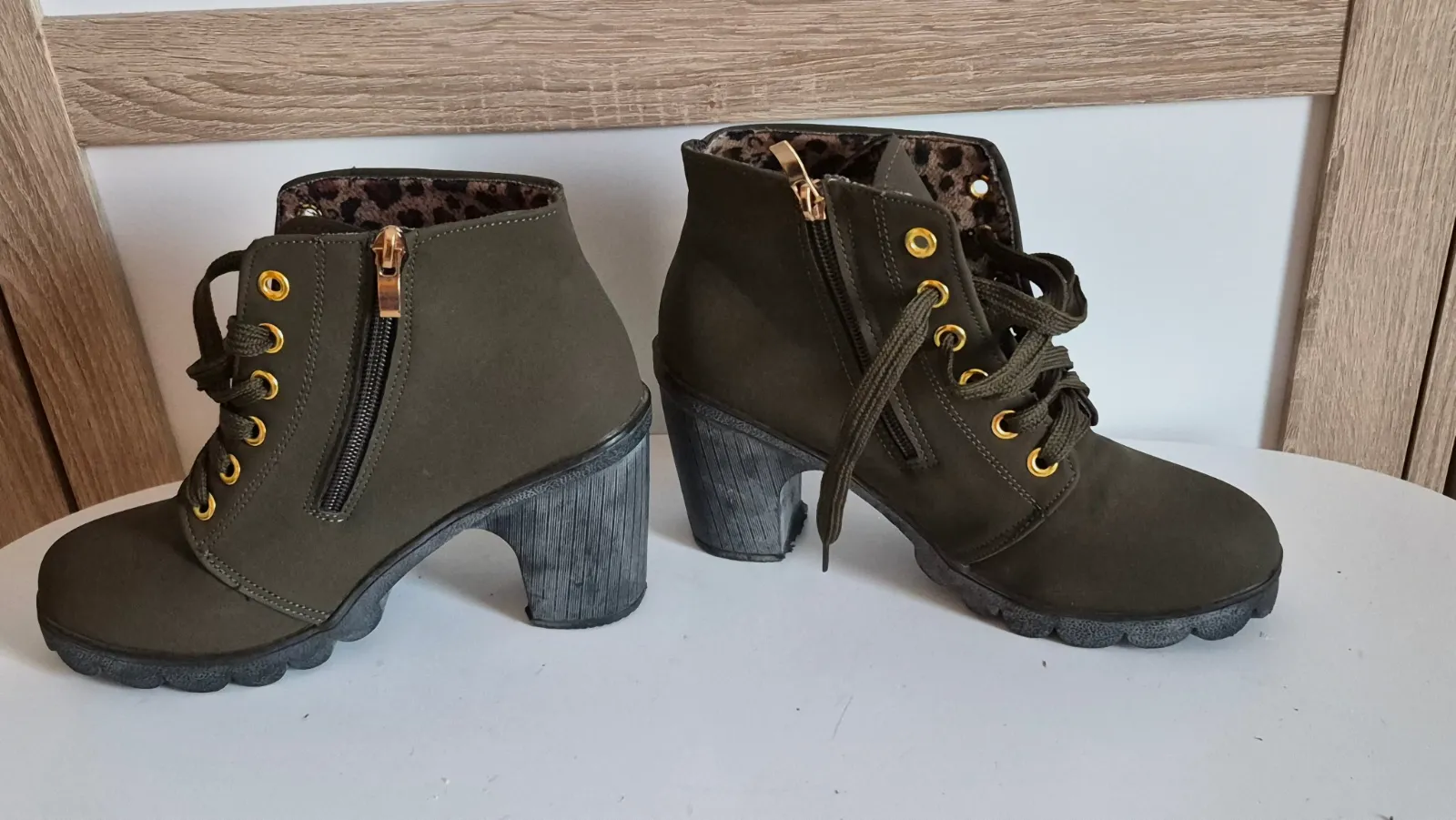 Bottines à talon kaki – China – taille EU 37 2