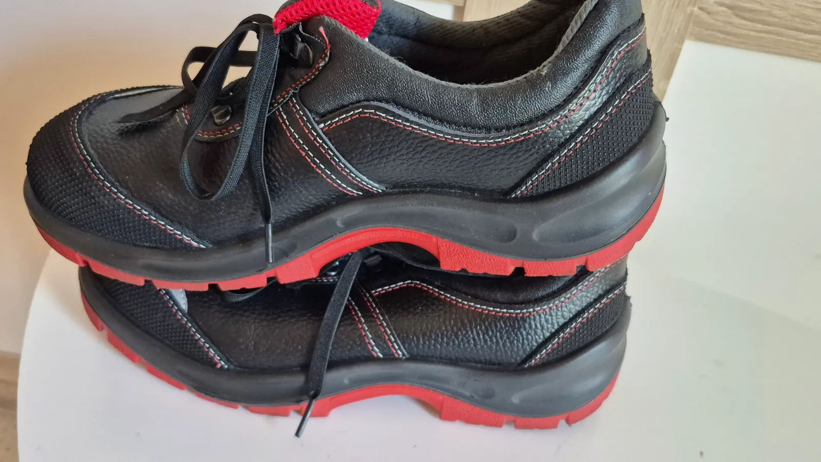Chaussures de sécurité – Fabriquées en Italie – taille EU 42 5