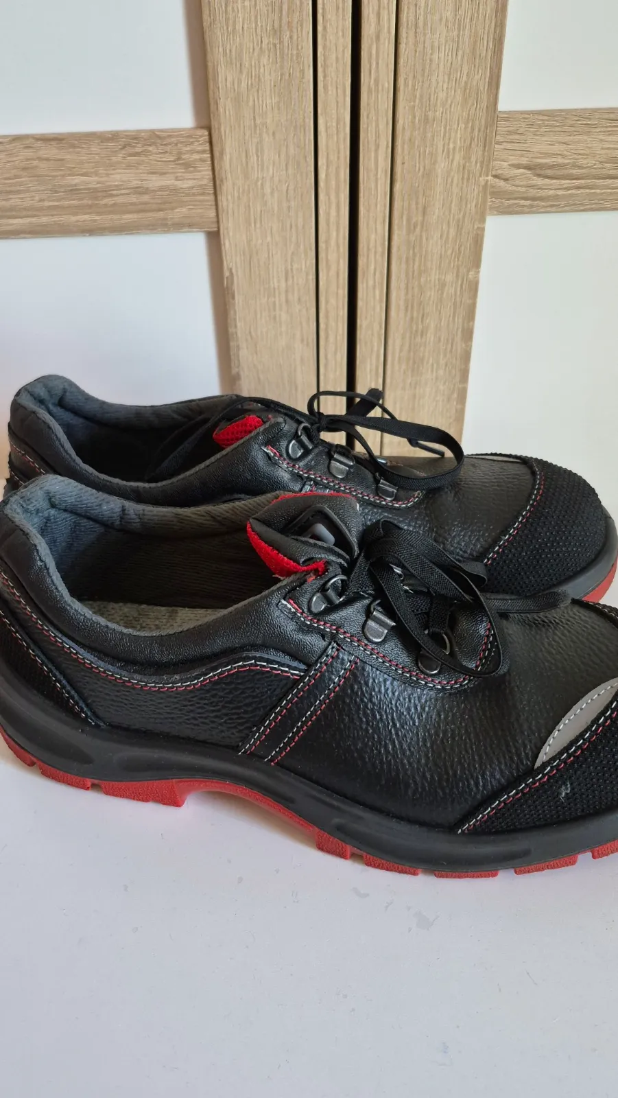 Chaussures de sécurité – Fabriquées en Italie – taille EU 42 2
