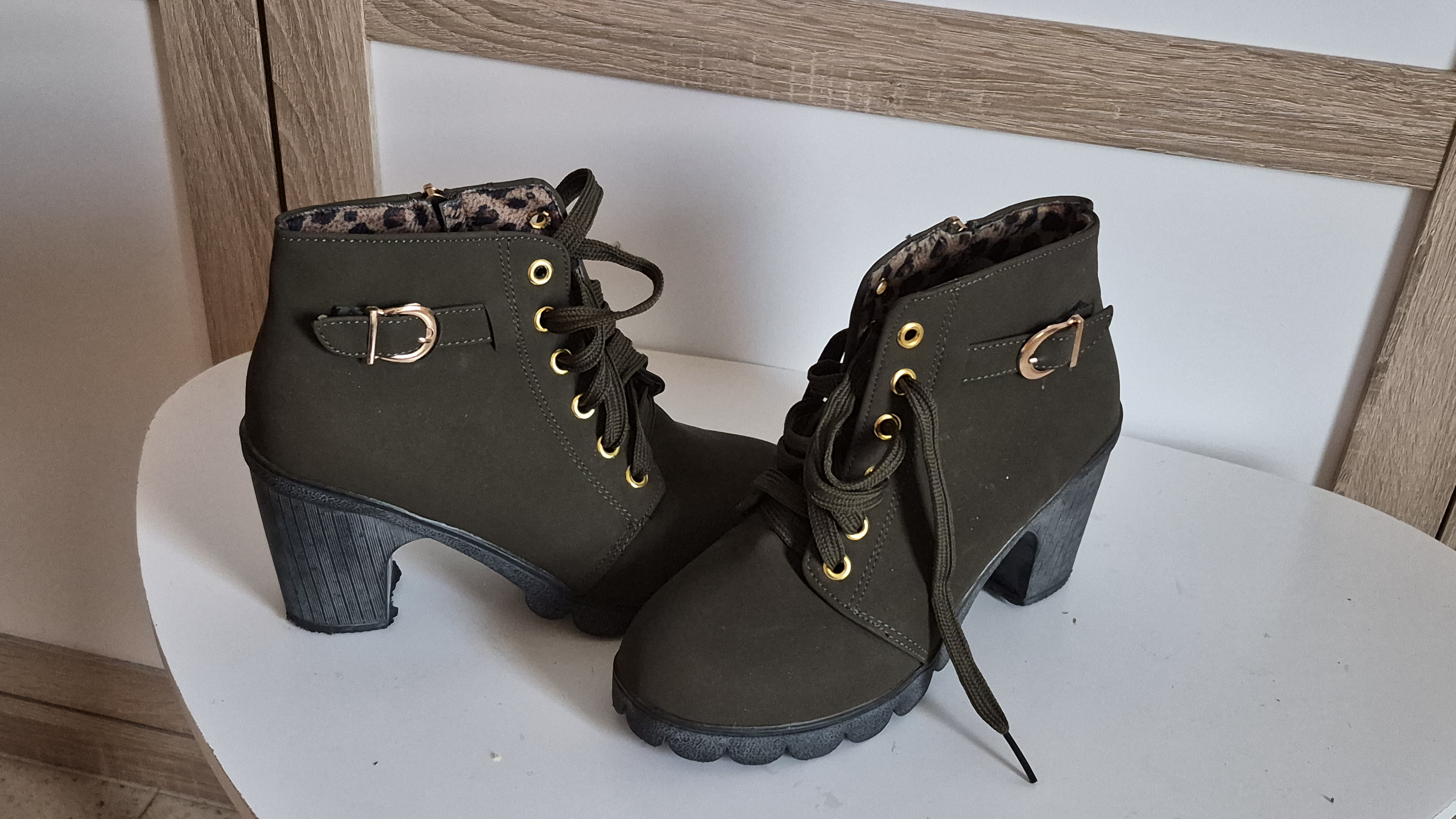 Bottines à talon kaki – China – taille EU 37 5