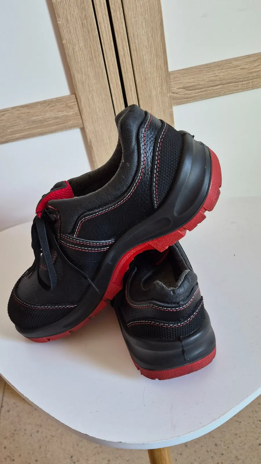 Chaussures de sécurité – Fabriquées en Italie – taille EU 42 4