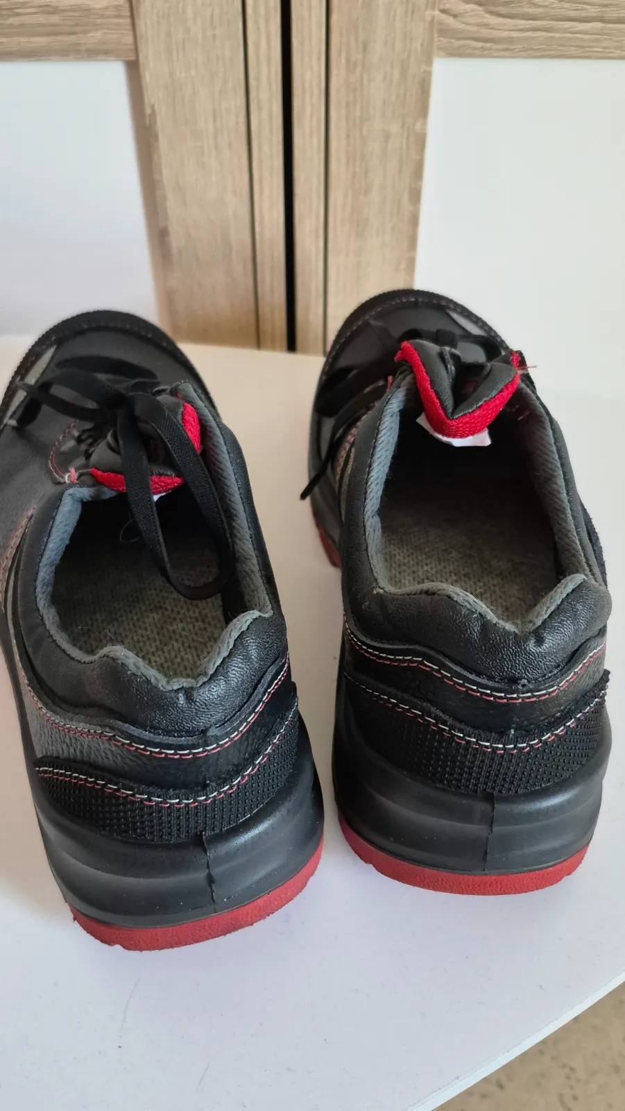 Chaussures de sécurité – Fabriquées en Italie – taille EU 42 6