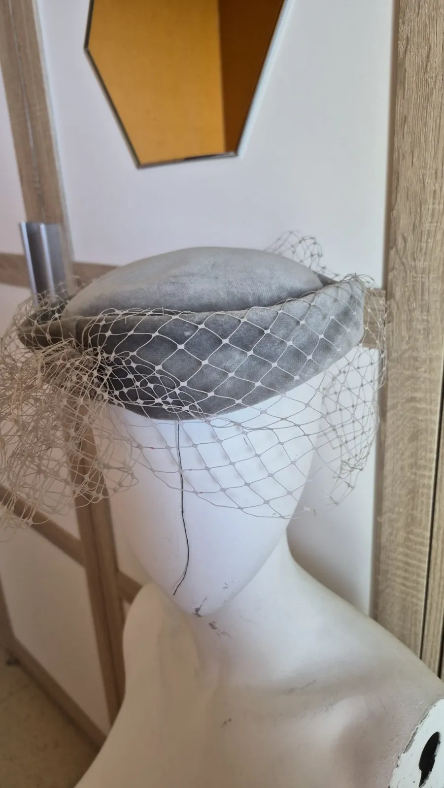 Toque vintage grise avec voilette