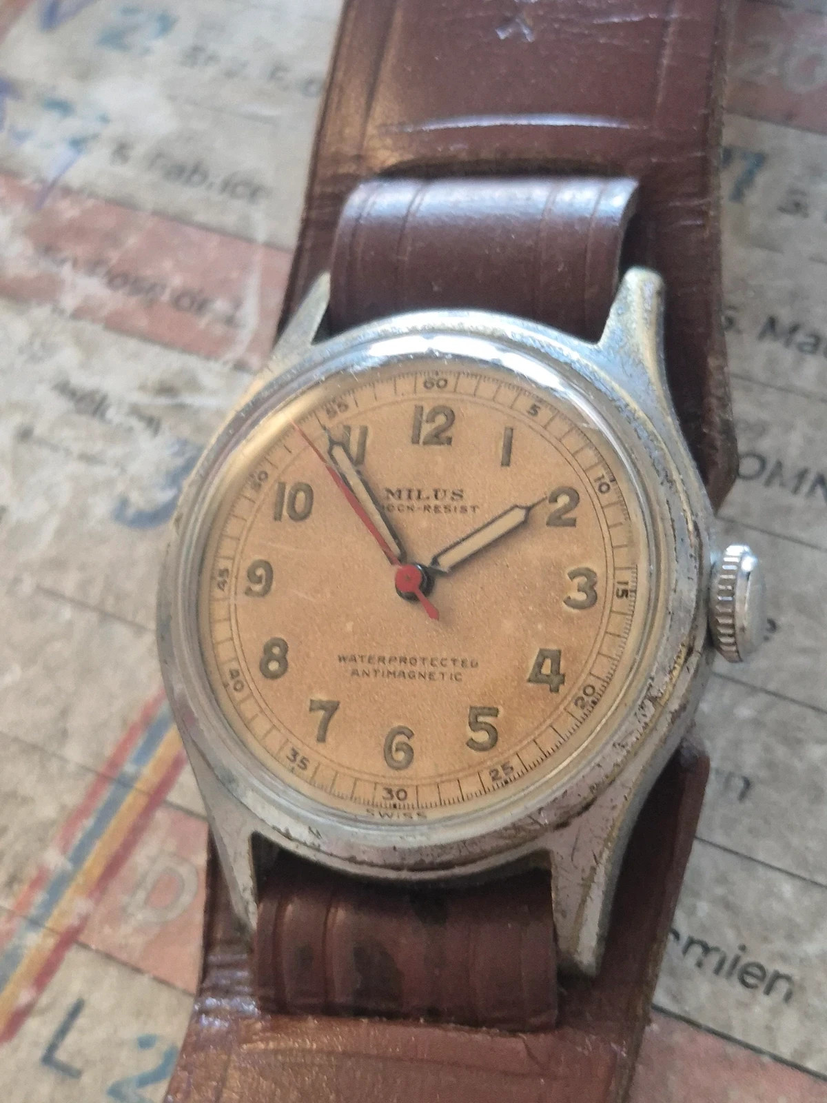Montre Militaire Vintage MILUS (Années 1940) – taille 30–38 mm 2