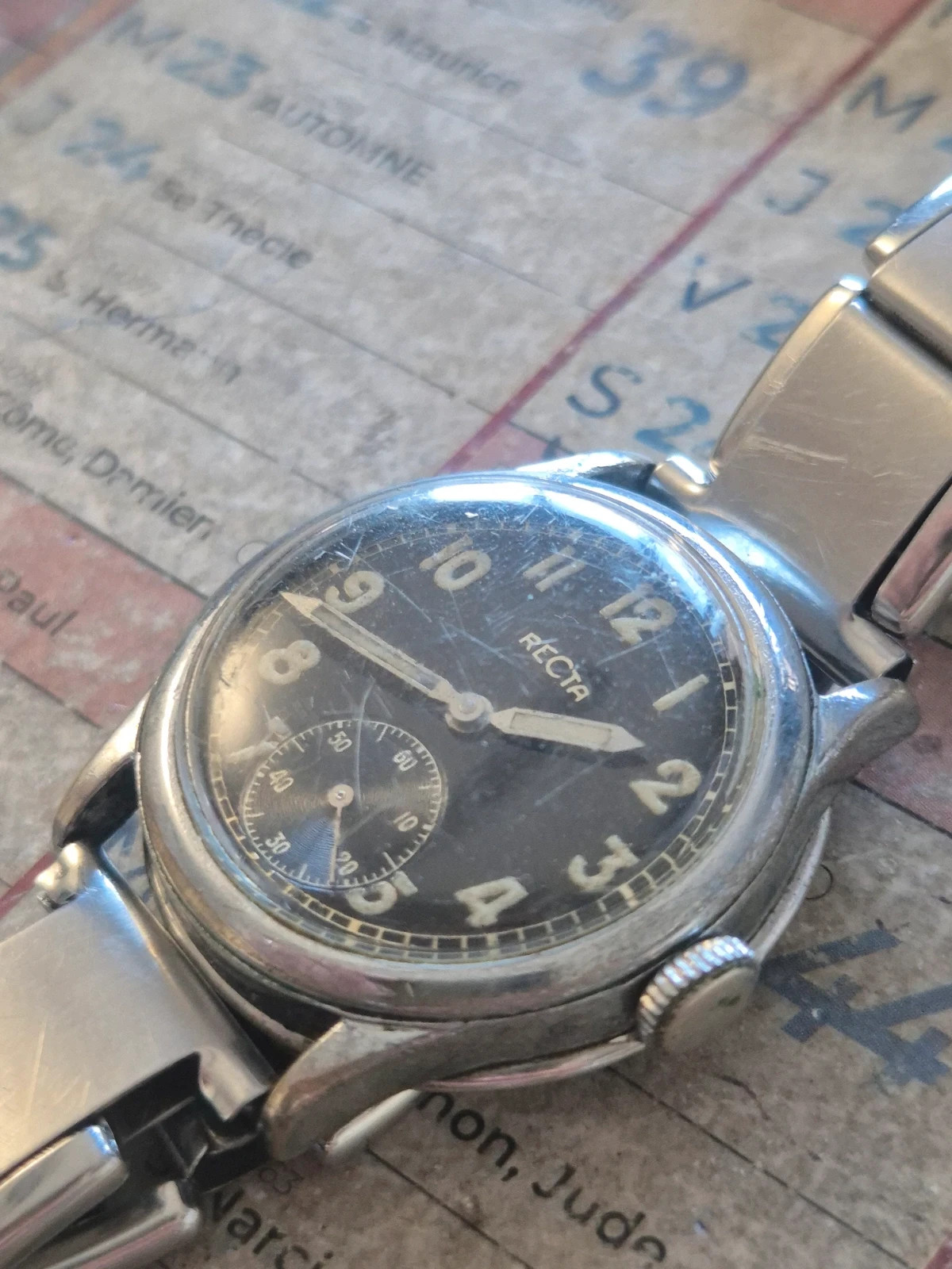 Montre Militaire Vintage RECTA Années 1940 – Calibre Suisse – Bracelet Expandro – taille 30–38 mm 2