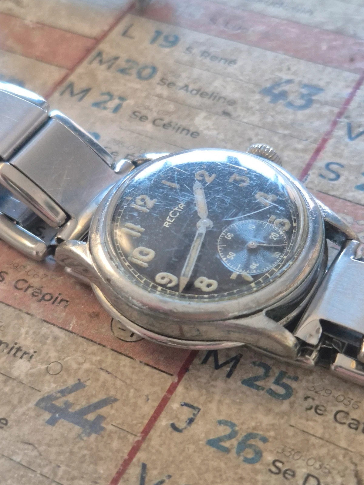 Montre Militaire Vintage RECTA Années 1940 – Calibre Suisse – Bracelet Expandro – taille 30–38 mm 3