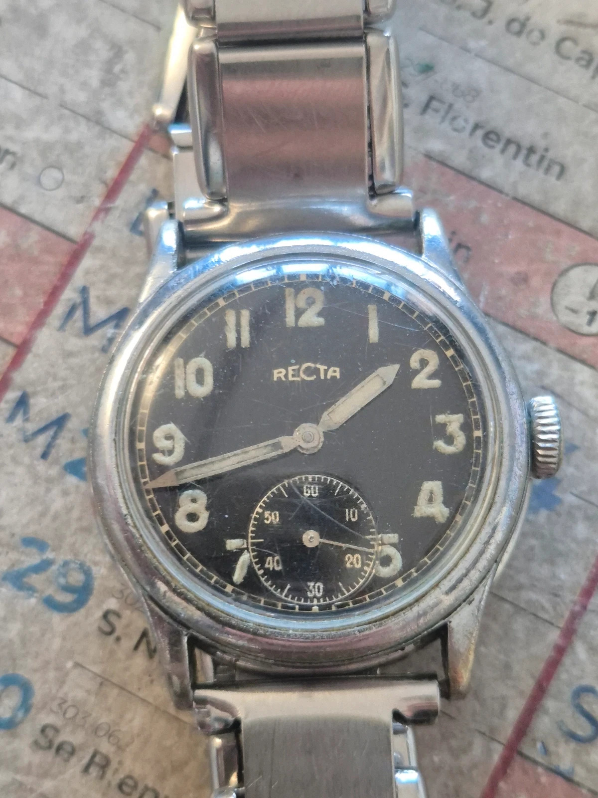Montre Militaire Vintage RECTA Années 1940 – Calibre Suisse – Bracelet Expandro – taille 30–38 mm