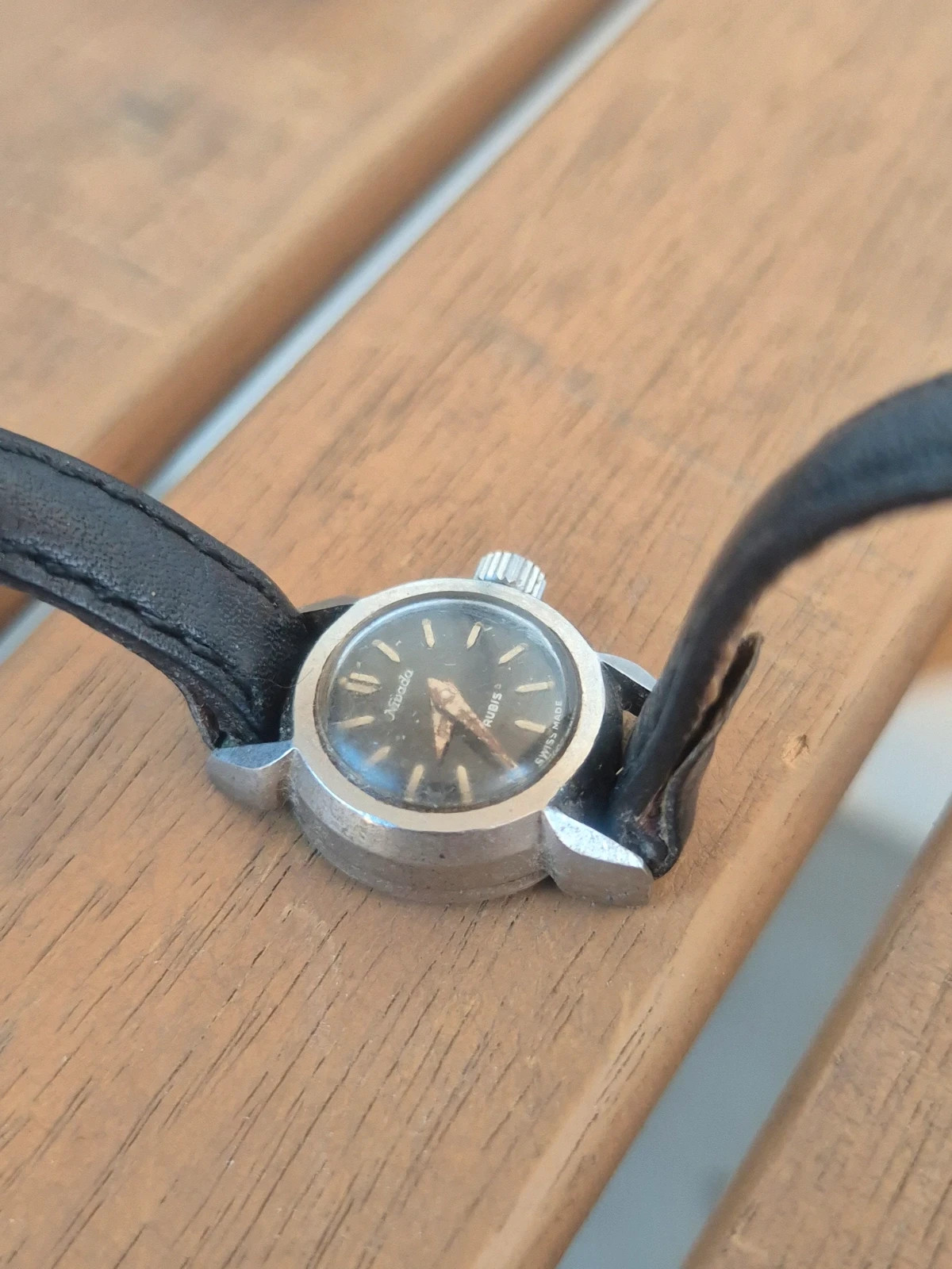 Montre Vintage Femme Nivada Rubis – Swiss Made – Nivada – taille Jusqu'à 30 mm 3