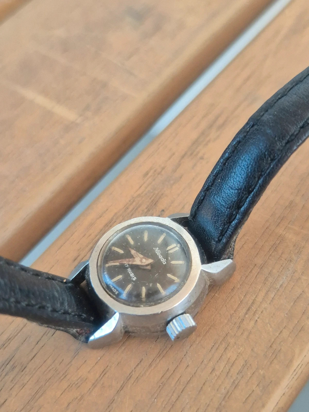 Montre Vintage Femme Nivada Rubis – Swiss Made – Nivada – taille Jusqu'à 30 mm 2