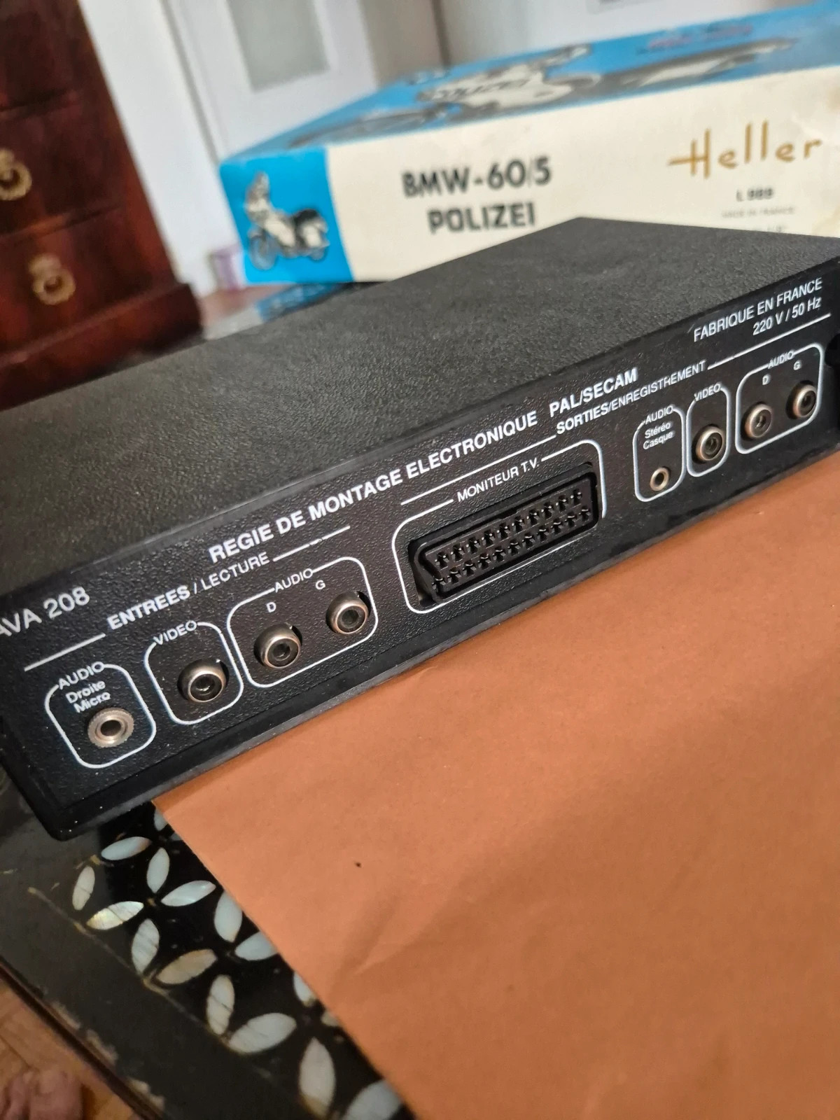 Régie de montage Audio/Vidéo vintage – Dupliscope AVA 208 3
