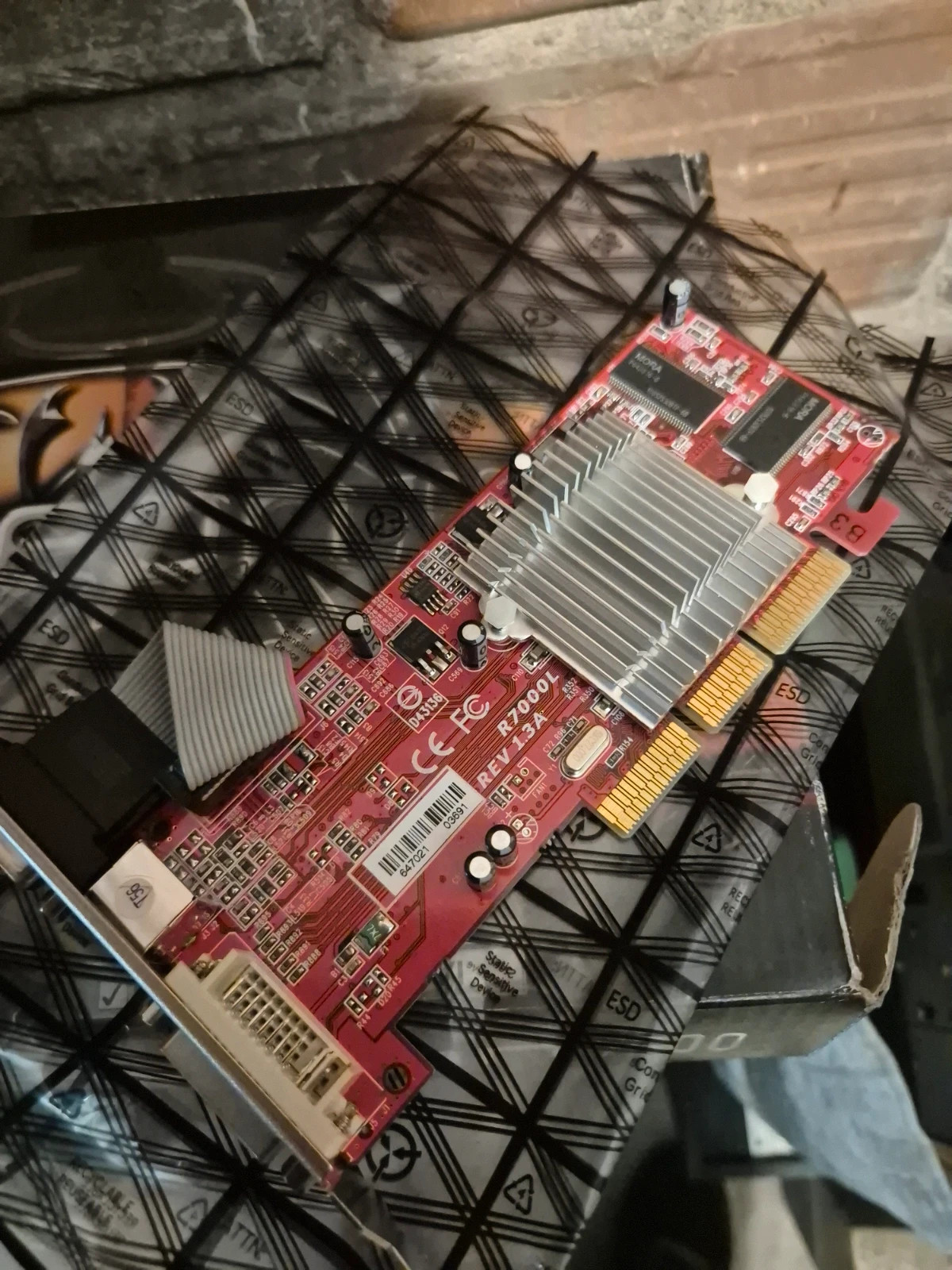 Carte graphique Gecube ATI Radeon 7000 64 Mo AGP GC-R7000L-B3 – ati 3