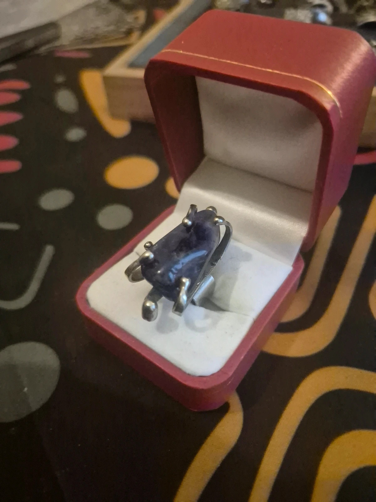 Bague métal argenté et améthyste – taille Ajustable