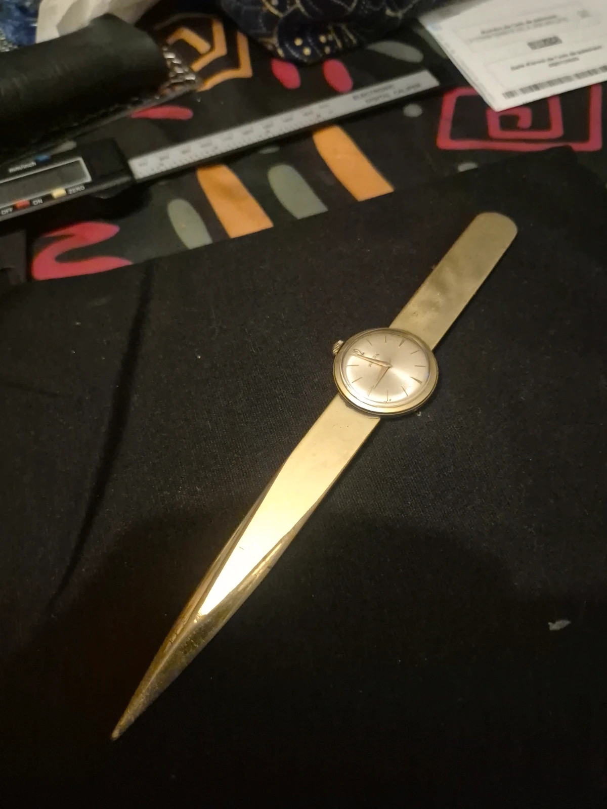 Montre Watra coupe lettres – watra – taille 30–38 mm