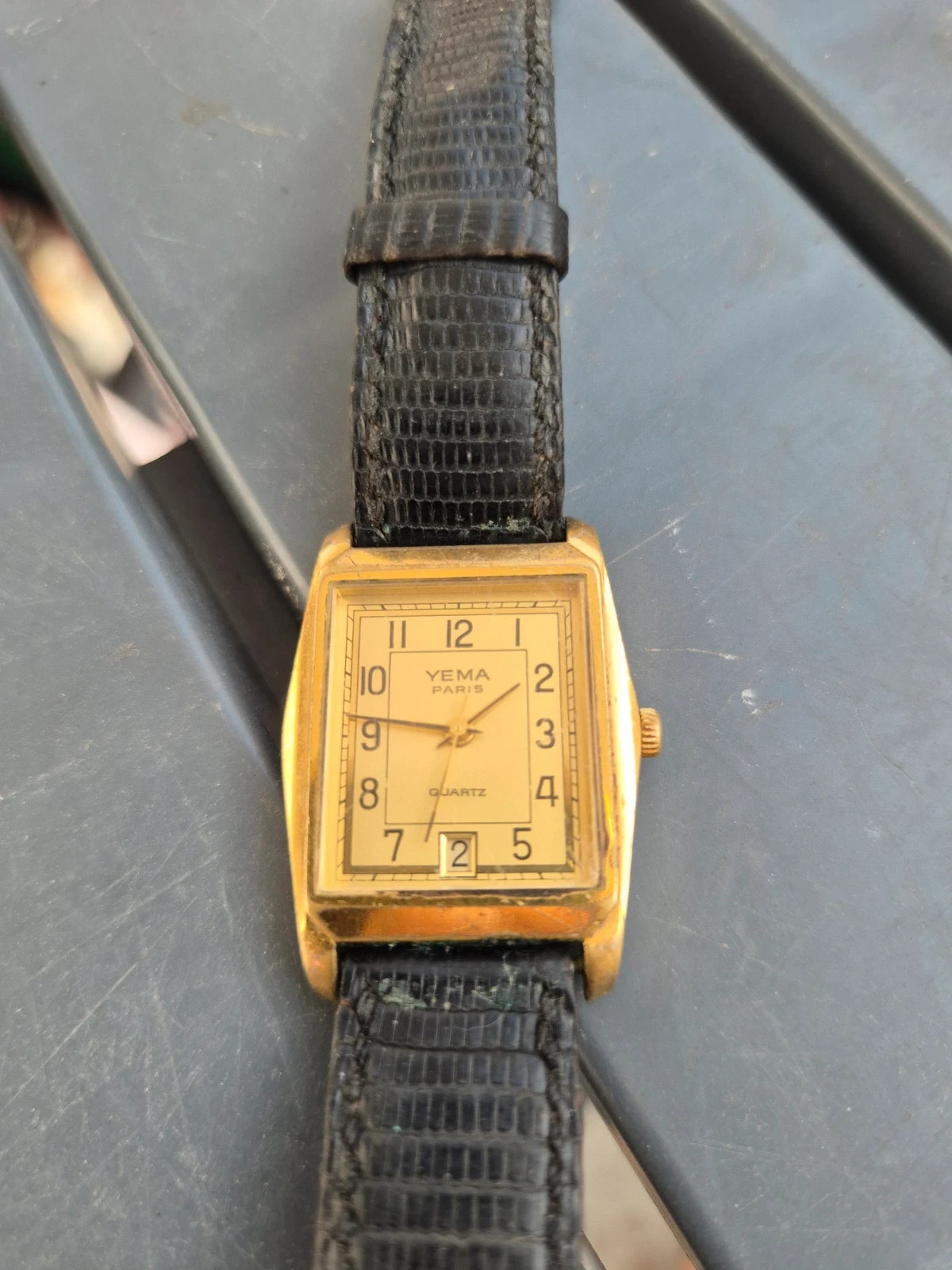 Montre Yema quartz doré – Yema – taille 30–38 mm