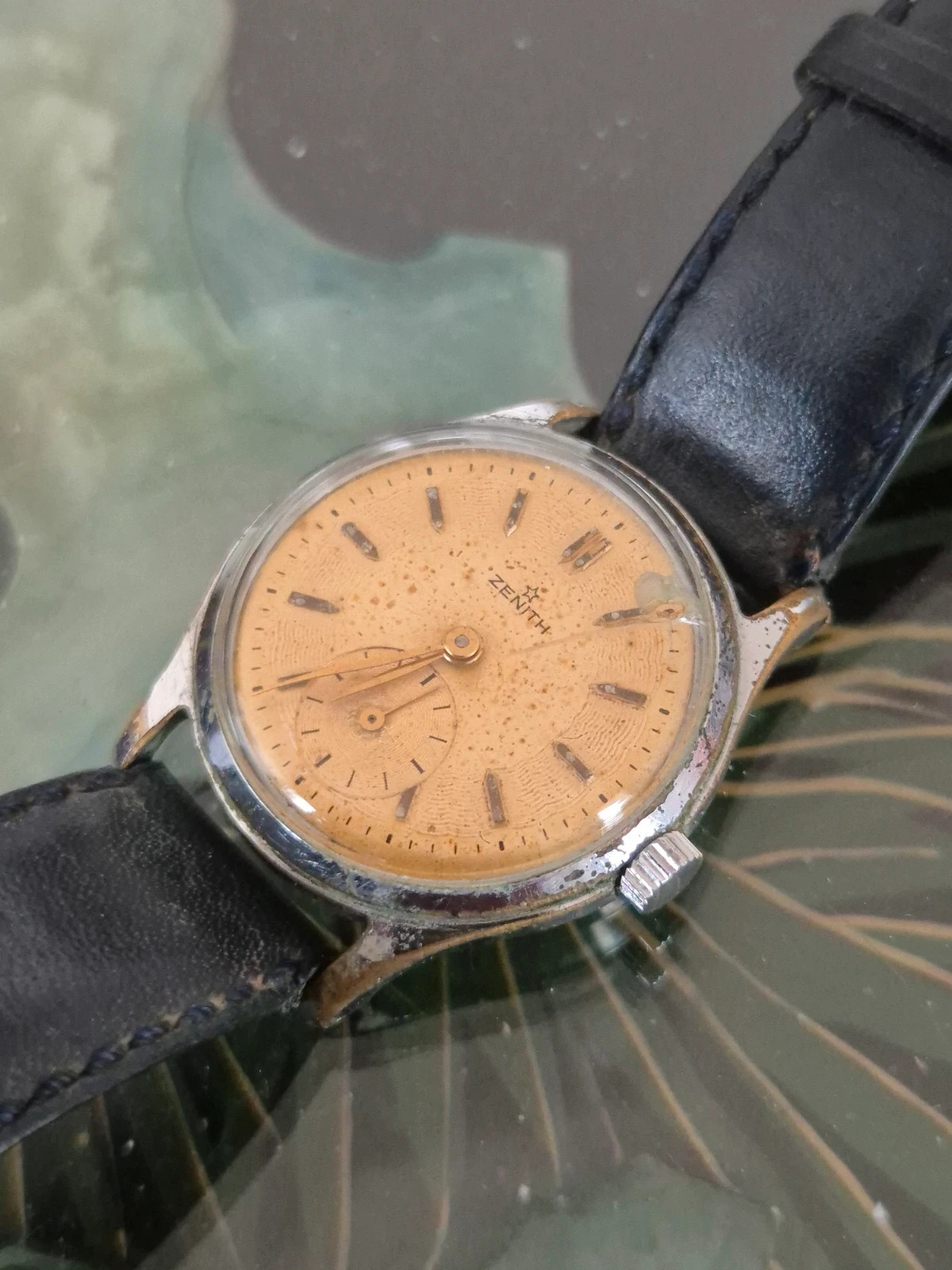 Montre Vintage Zenith (1949) Boîtier "Waterproof" Vissé Calibre 106-6 – Zenith – taille 30–38 mm 2