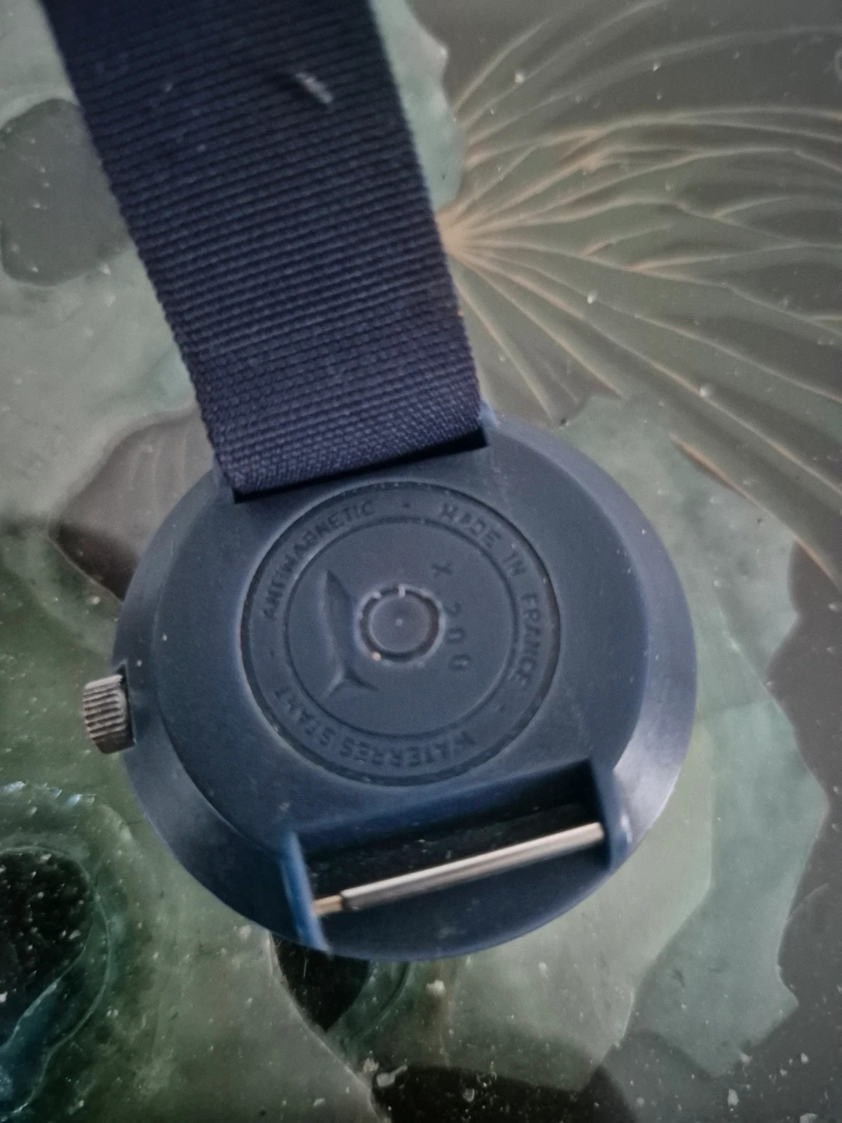 Montre Vintage Space Age Monobloc – Made in France Années 70– Fonctionne Parfaitement – taille 43–46 mm 3