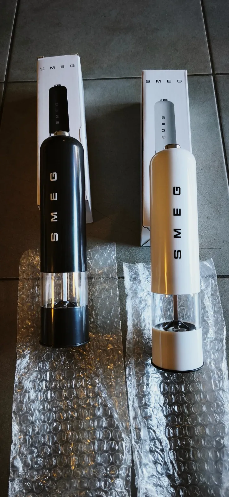 Duo moulins sel et poivre électrique Smeg noir et blanc – Smeg – taille UK 5 3