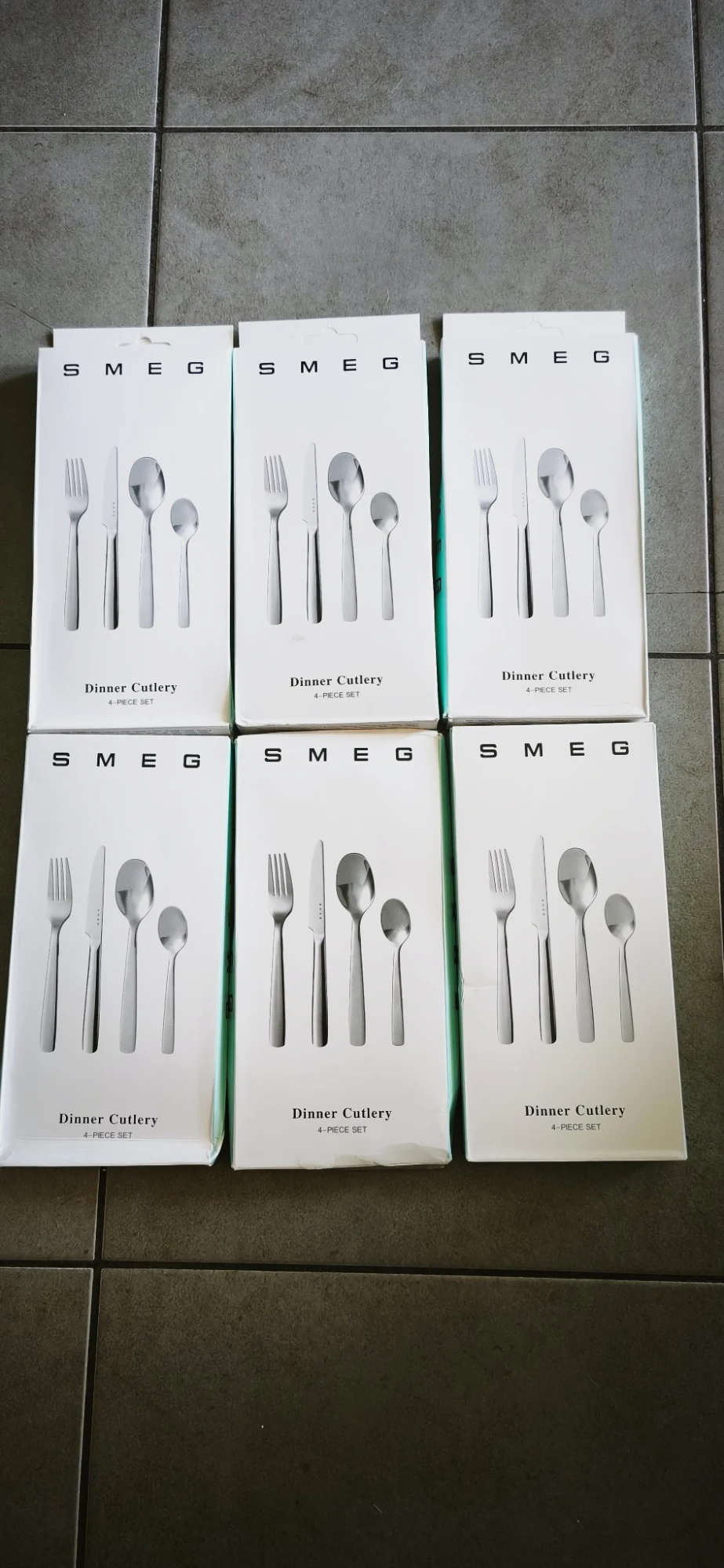 Ménagère de couverts Smeg 24 pièces