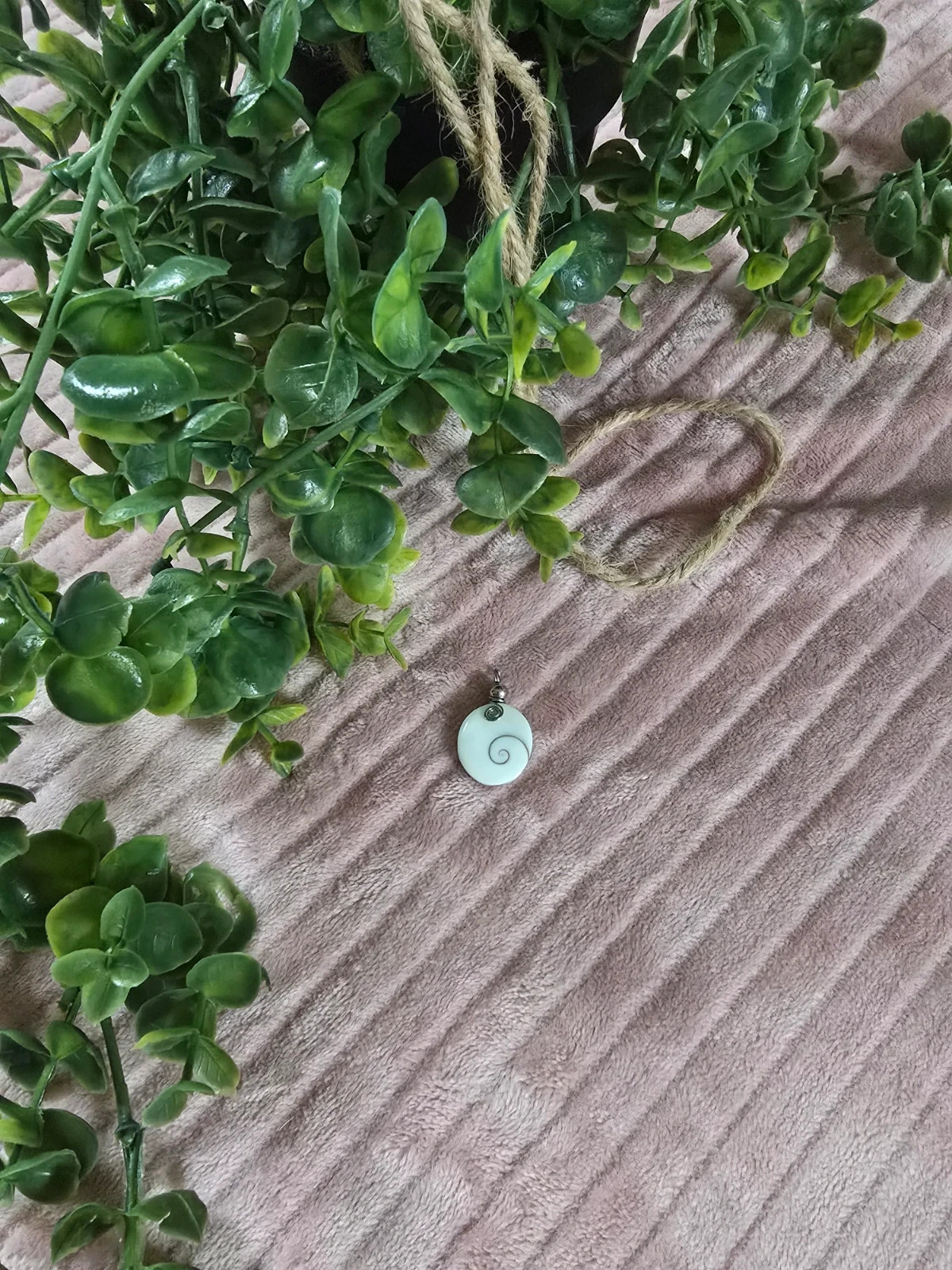 Pendentif œil de Sainte Lucie naturel Porte-bonheur / Œil de Shiva