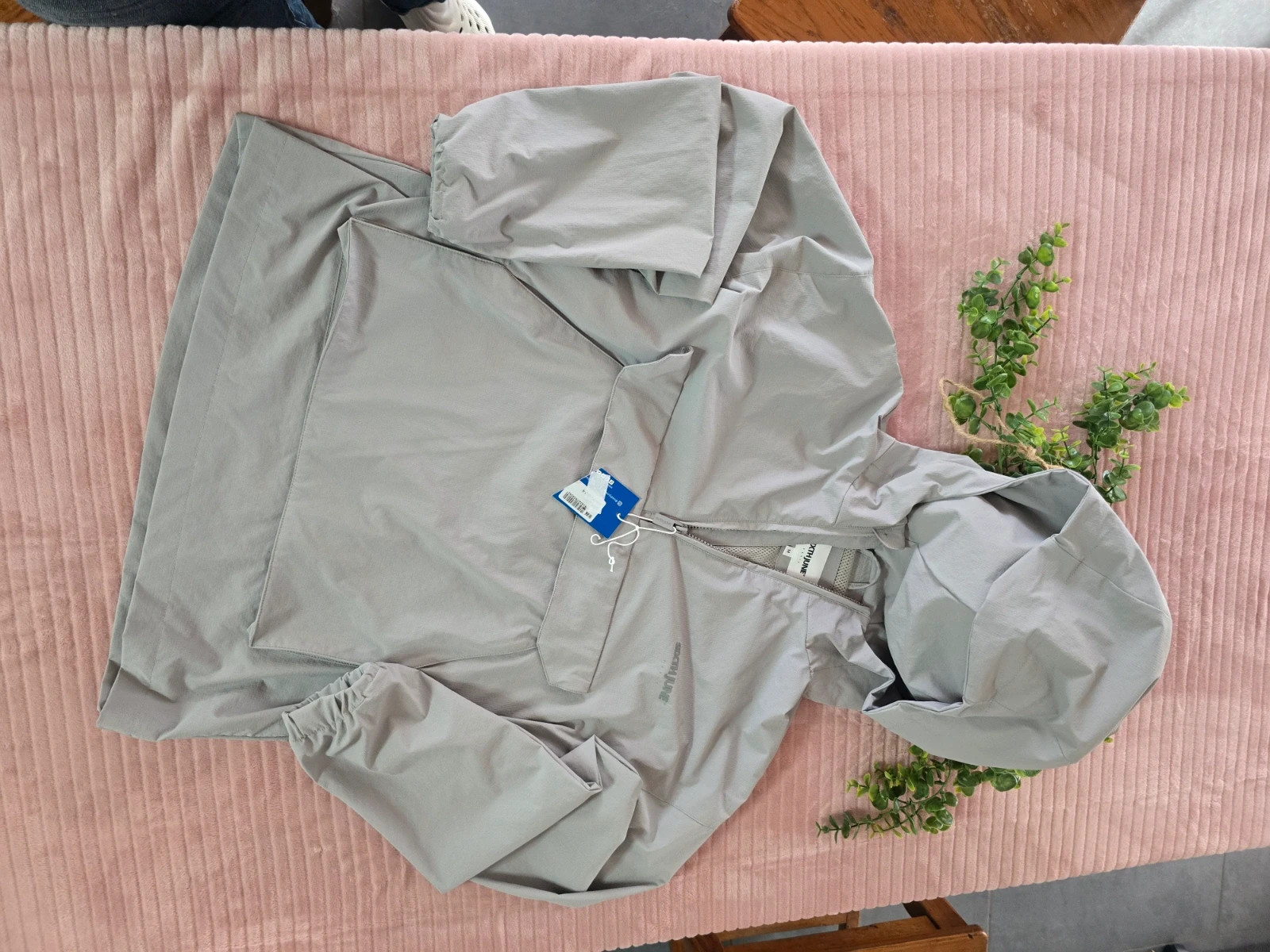 Veste coupe vent a capuche Sixth June gris clair taille M neuve – Sixth June – taille M 2