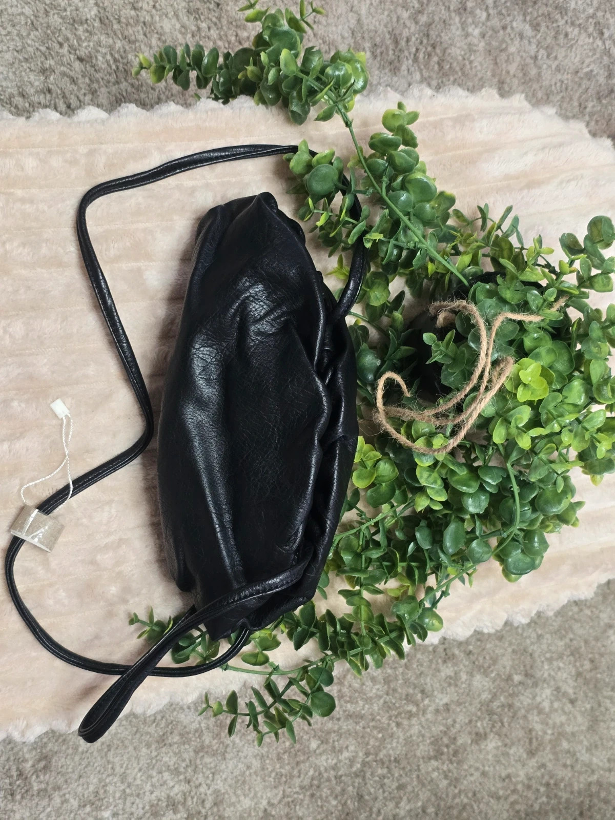 Sac pochette / bourse froncé noir style Neuf sans étiquette