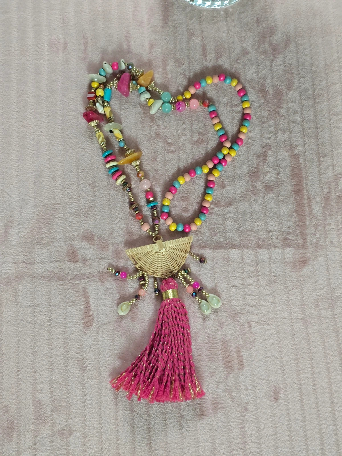 Collier sautoir bohème chic perles, éventail tressé & pompon fuchsia – Fait Main 5