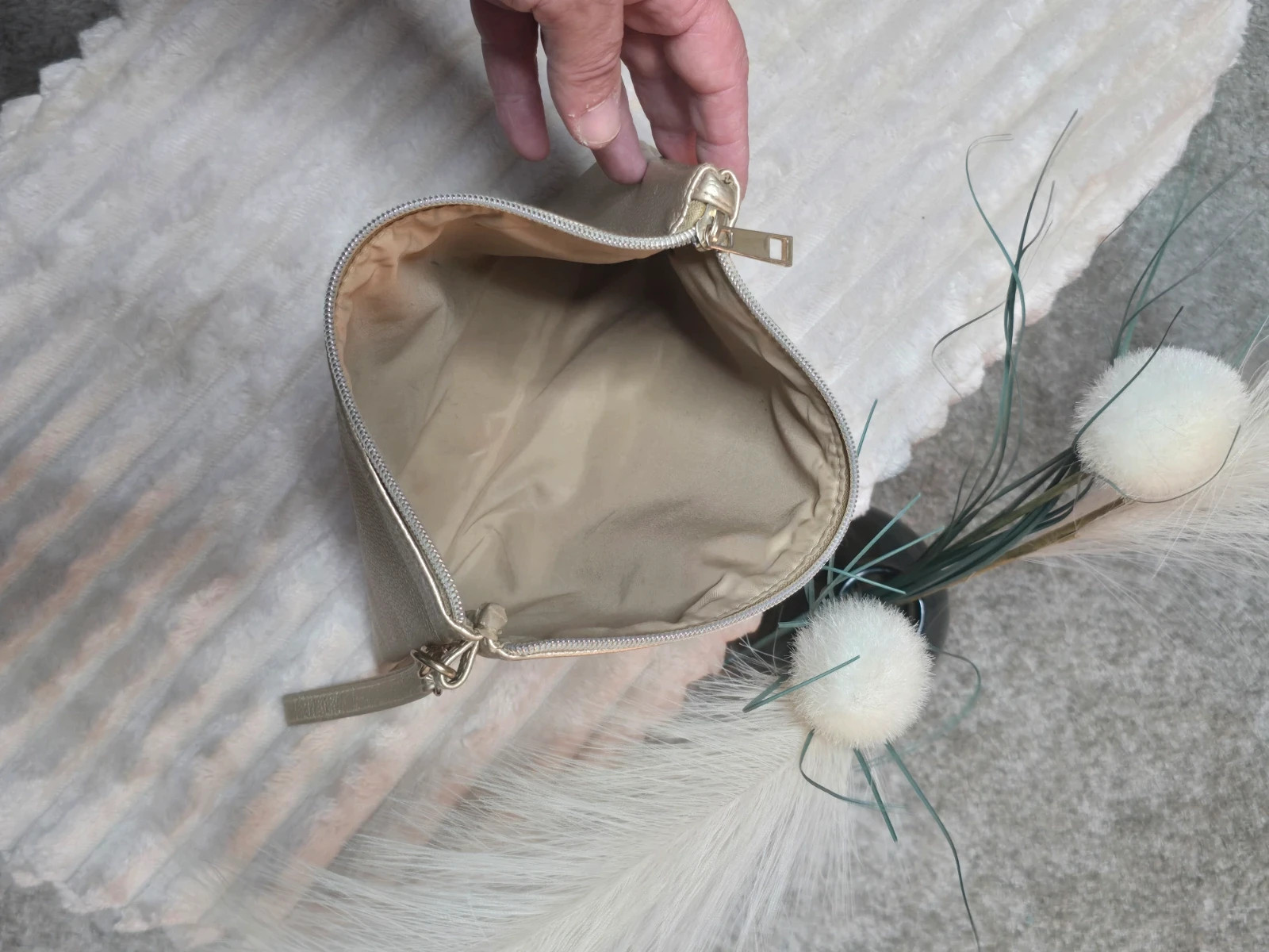 Pochette dorée Je suis une bombasse Les Vilaines Filles 5