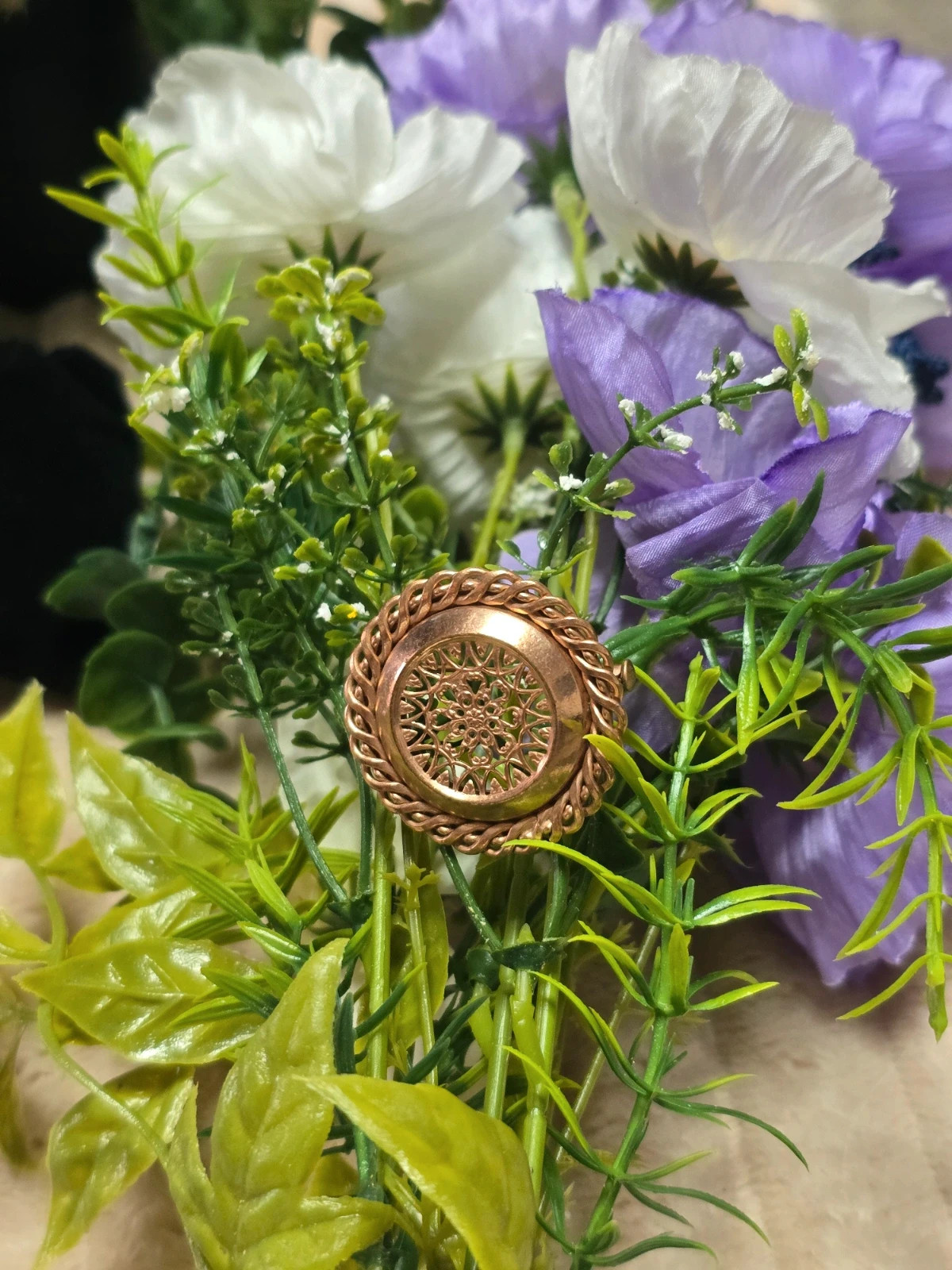 Broche vintage ronde dorée Motif rosace & filigrane 5