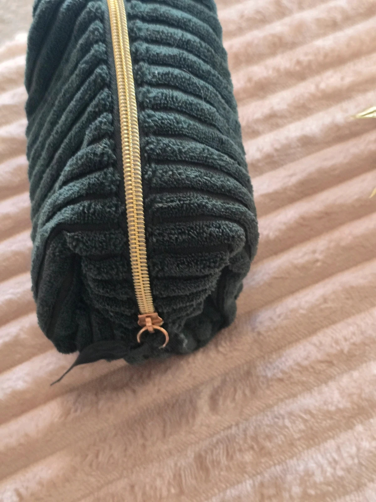 Trousse de toilette maquillage verte en velours côtelé Neuve avec étiquette – Yves Rocher 3