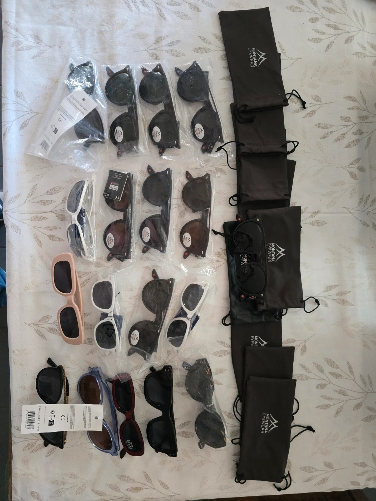 Lot de 18 lunettes de soleil neuves + 10 étuis Montana Eyewear & autres