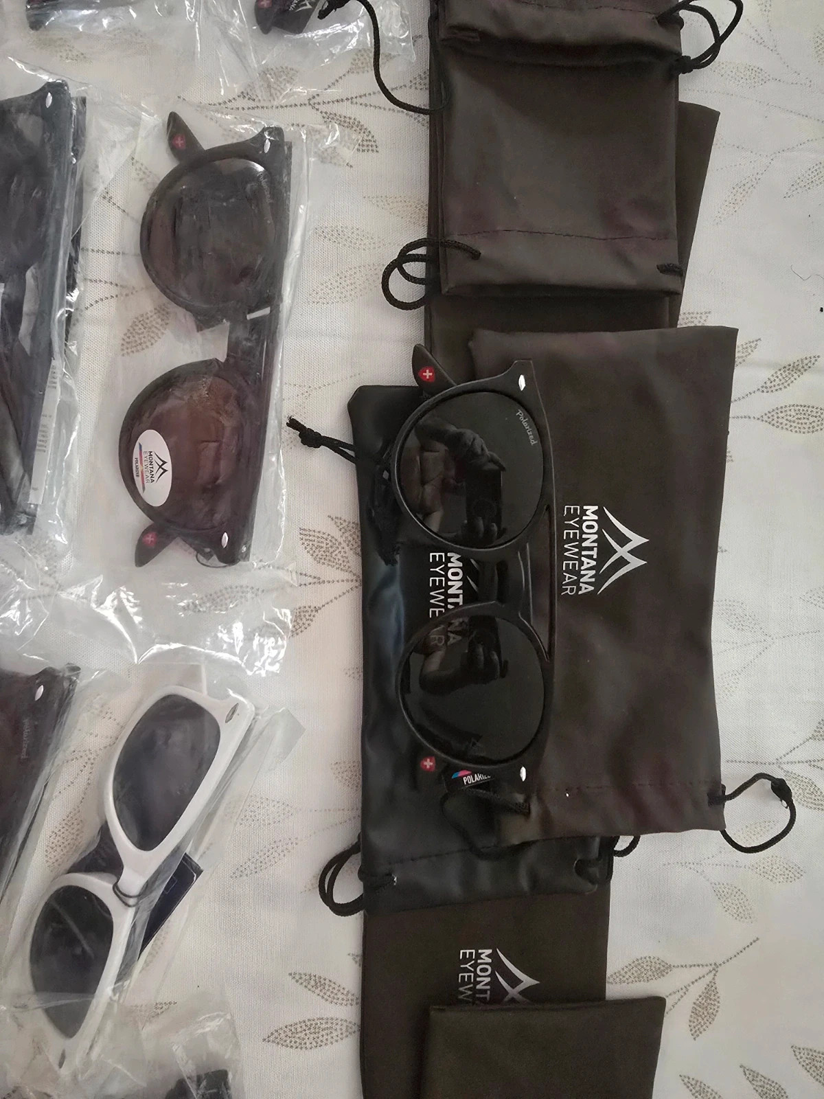 Lot de 18 lunettes de soleil neuves + 10 étuis Montana Eyewear & autres – Montana 2
