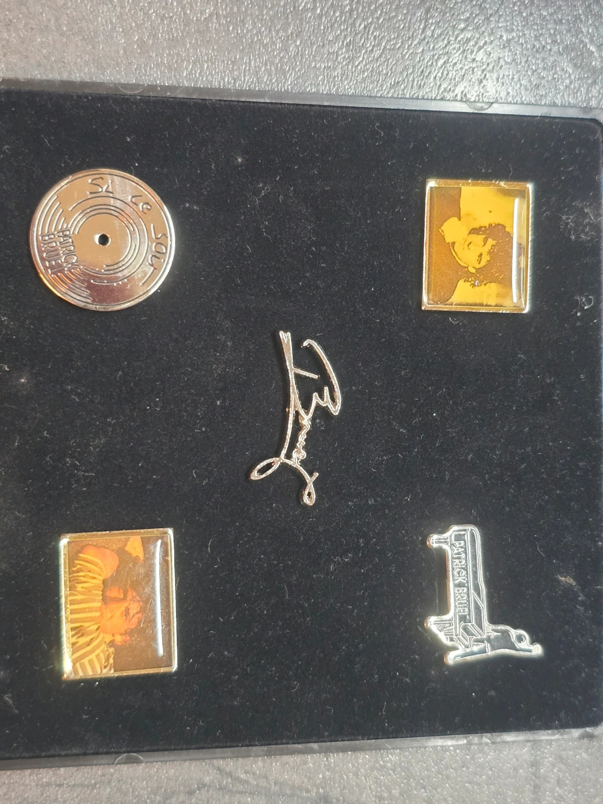 Coffret collector 5 Pin's Patrick Bruel Boîtier officiel 90s 2