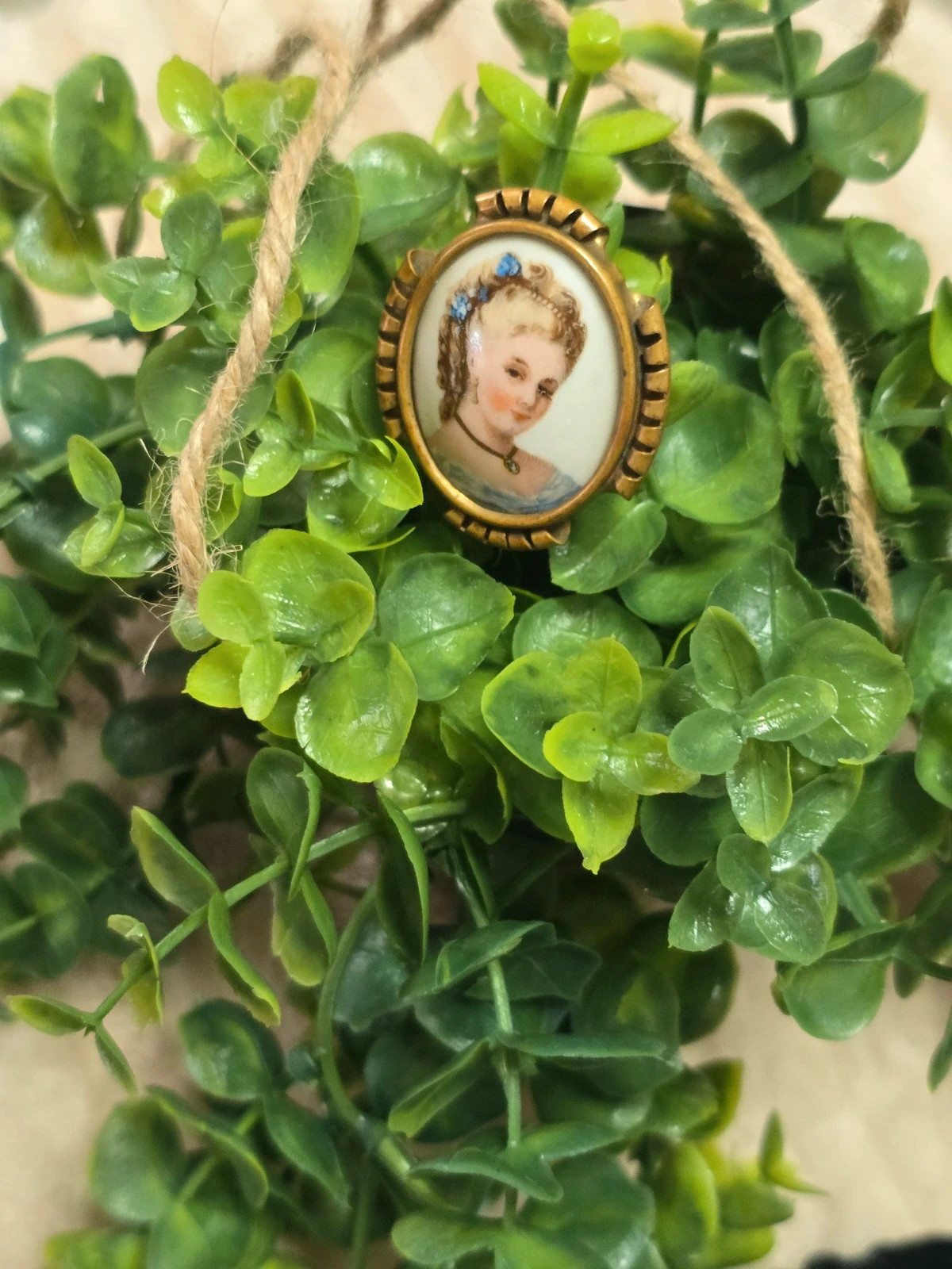 Broche Vintage Porcelaine de Limoges – Médaillon Camée Portrait Élégante – Limoges France 3