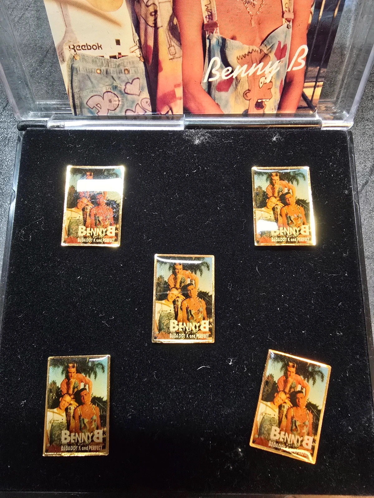 Coffret collector 5 Pin's Benny B Boîtier officiel Polygram 90s 2