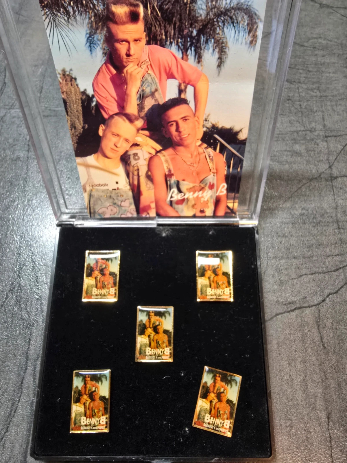 Coffret collector 5 Pin's Benny B Boîtier officiel Polygram 90s