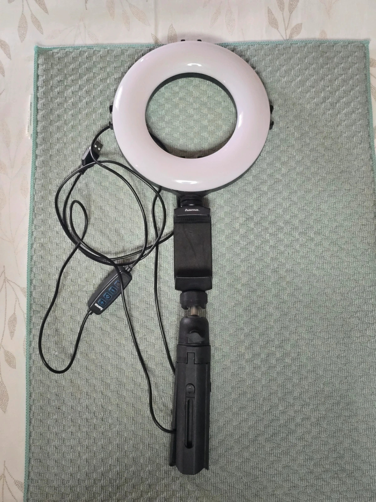 Ring Light LED Hama avec trépied de table et support smartphone – hama 3