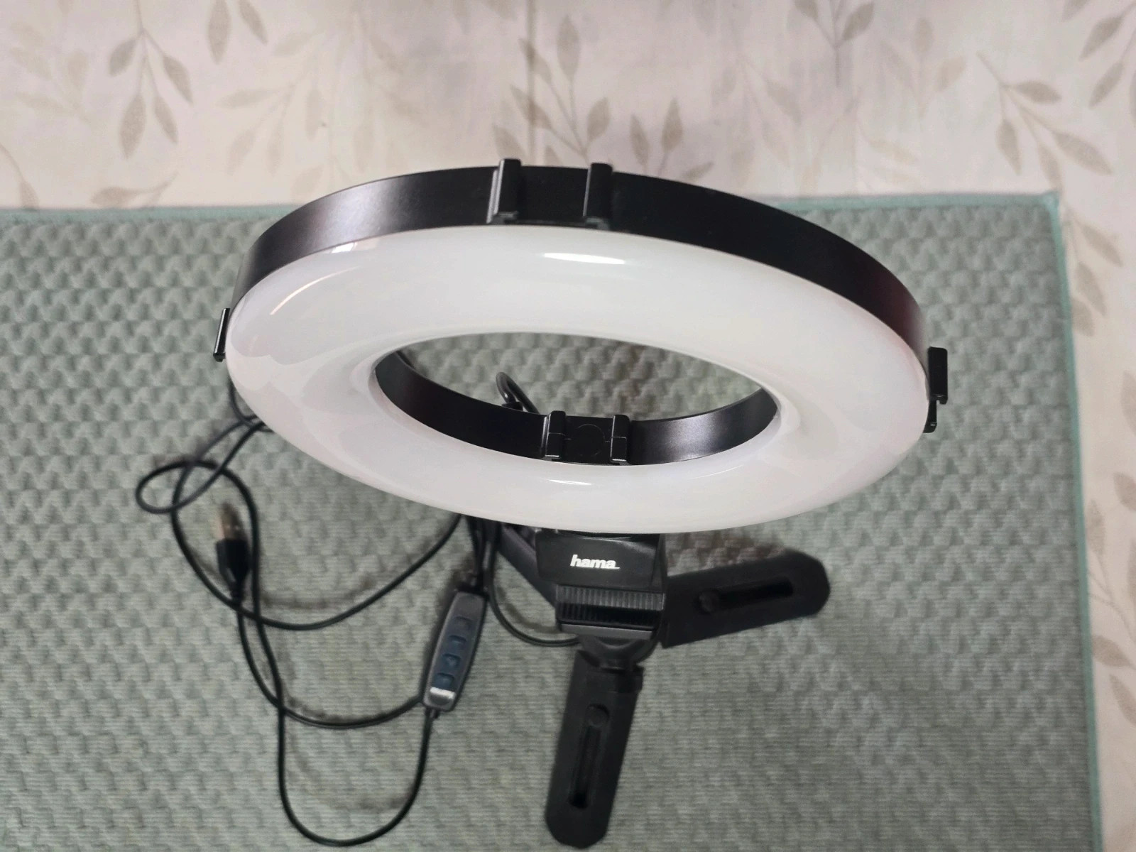 Ring Light LED Hama avec trépied de table et support smartphone