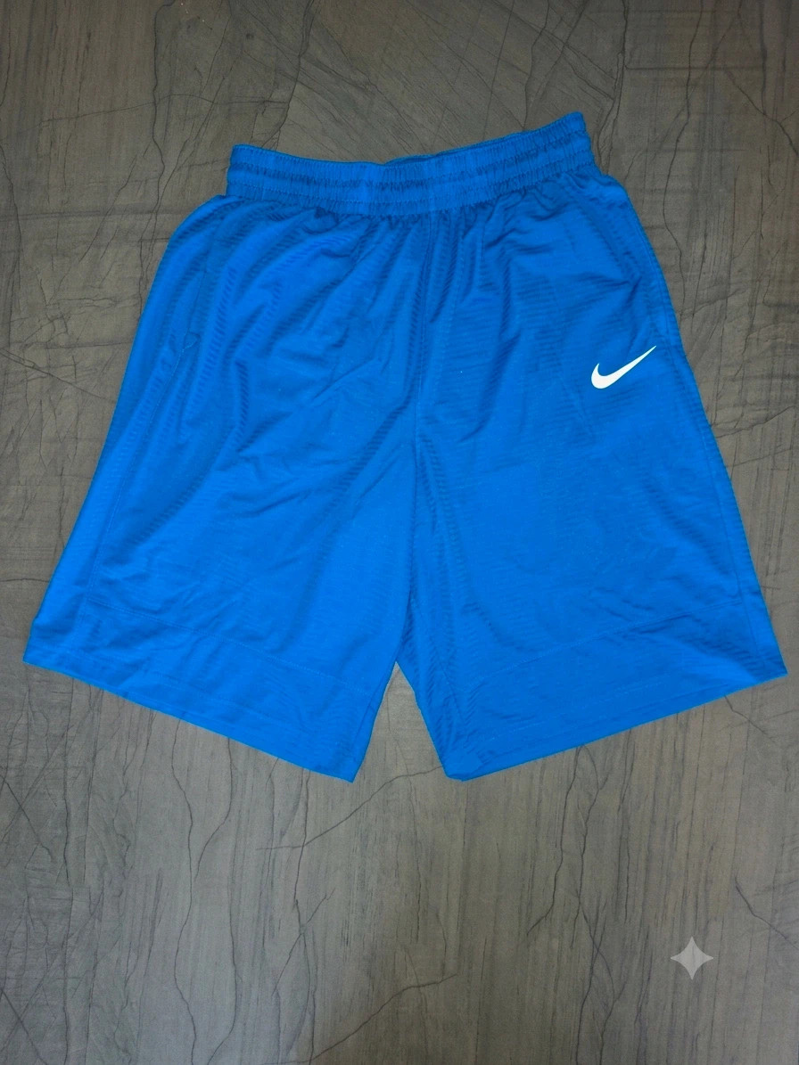 Short de sport Nike bleu roi.Taille L