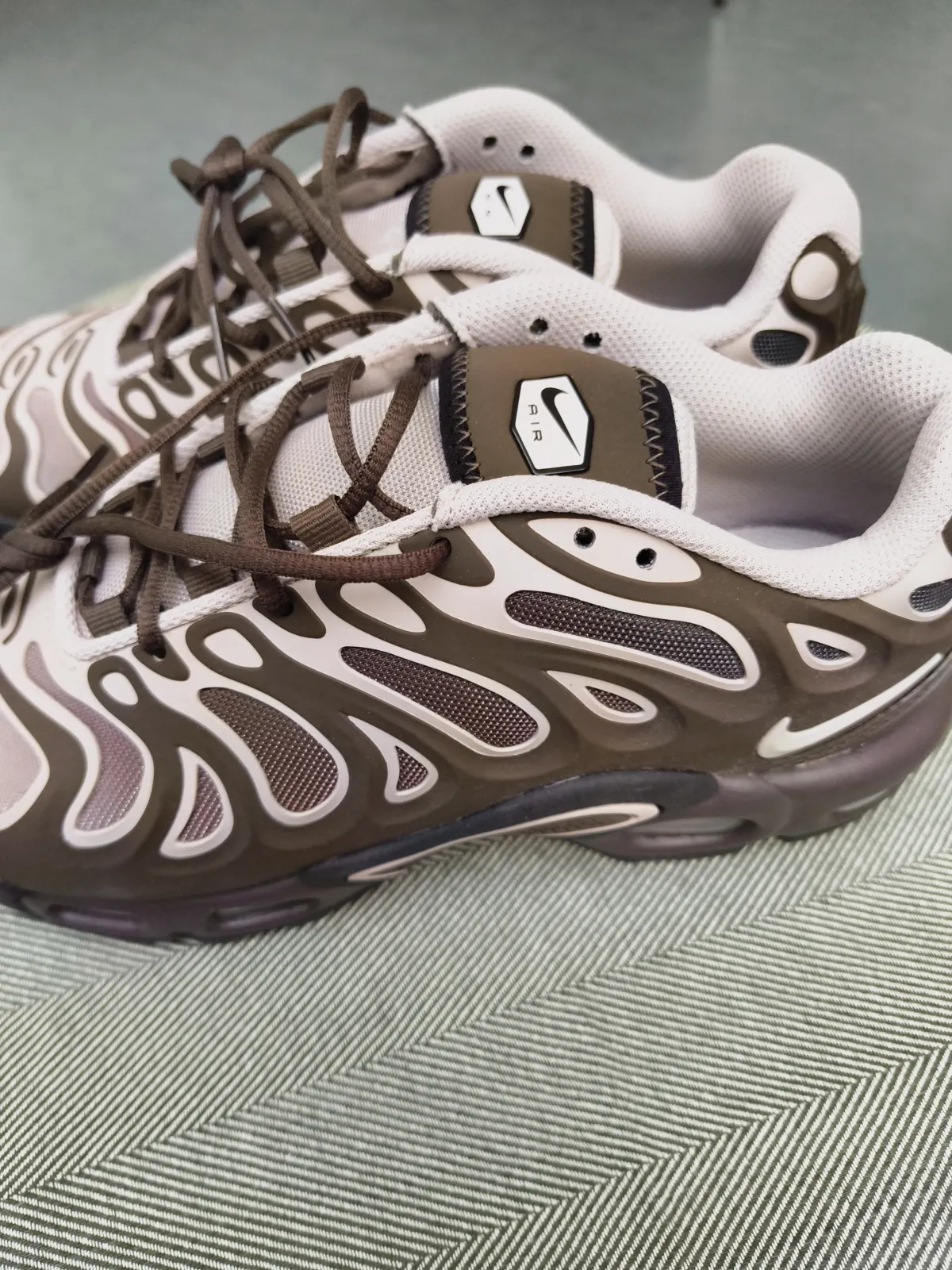 Baskets Nike Air Max Plus marron et beige – Nike – taille EU 40 4