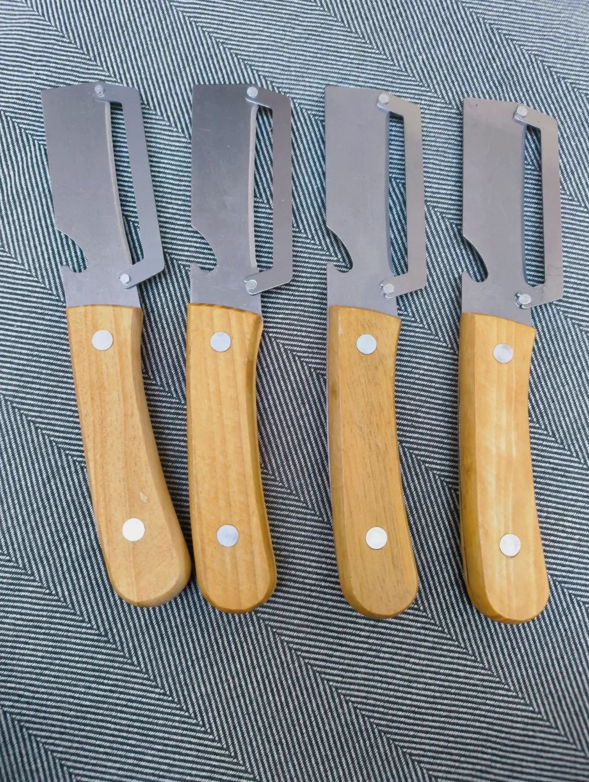 Lot de 4 couteaux éplucheurs avec manche en bois – Accessoires 2