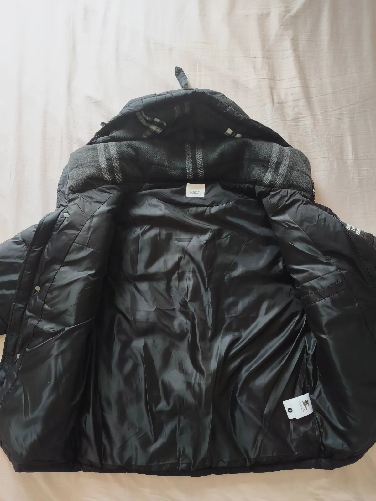 Doudoune noire Burberry – Taille M – Neuve sans étiquette – Burberry – taille M 2